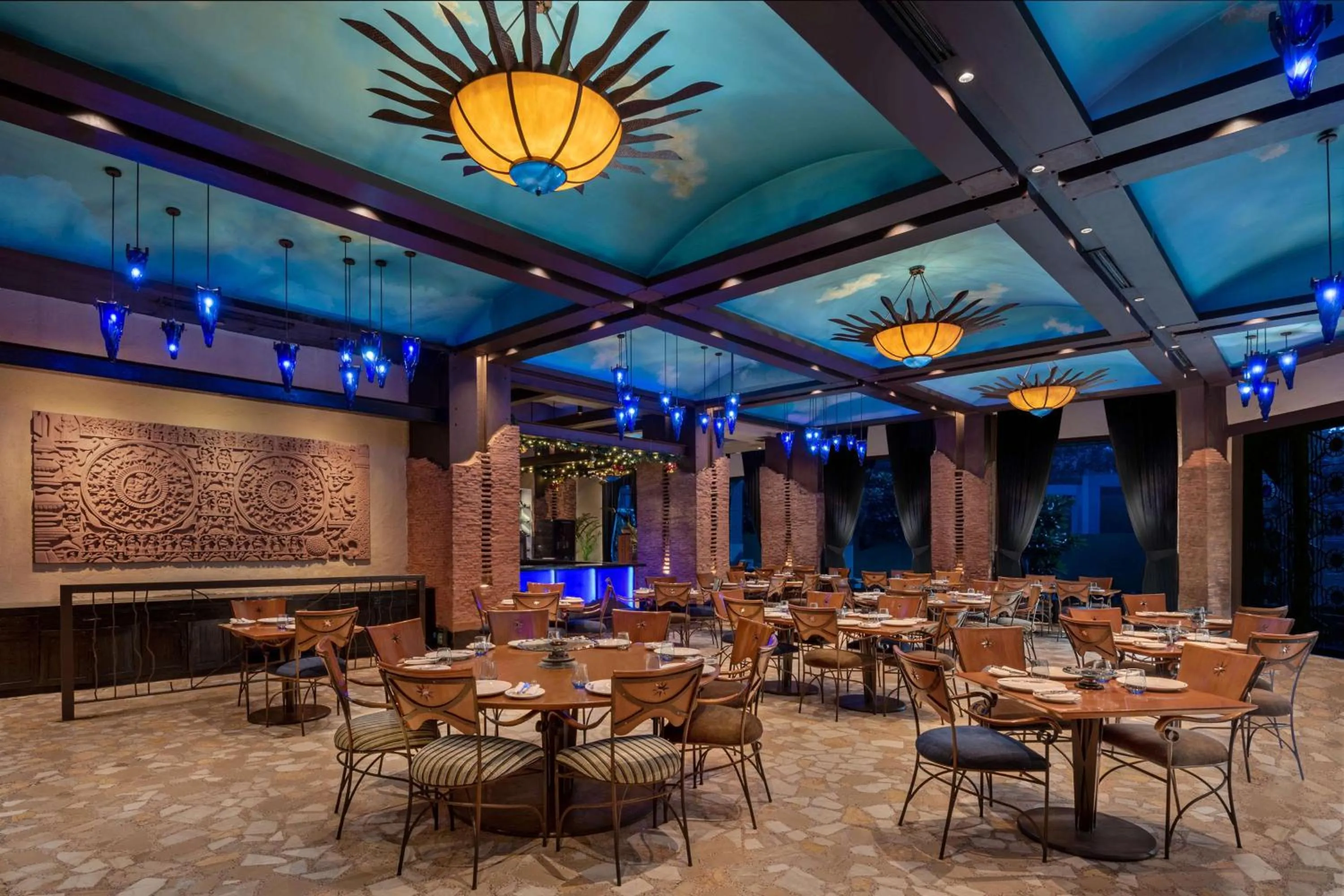 Restaurant/places to eat in Radisson Blu Plaza Delhi Airport