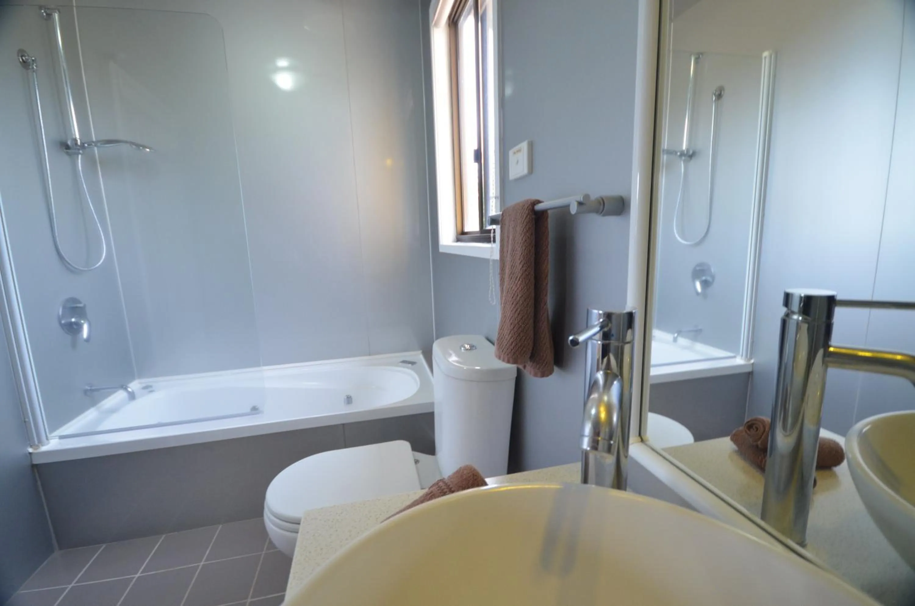 Shower in Cumberland Resort & Spa