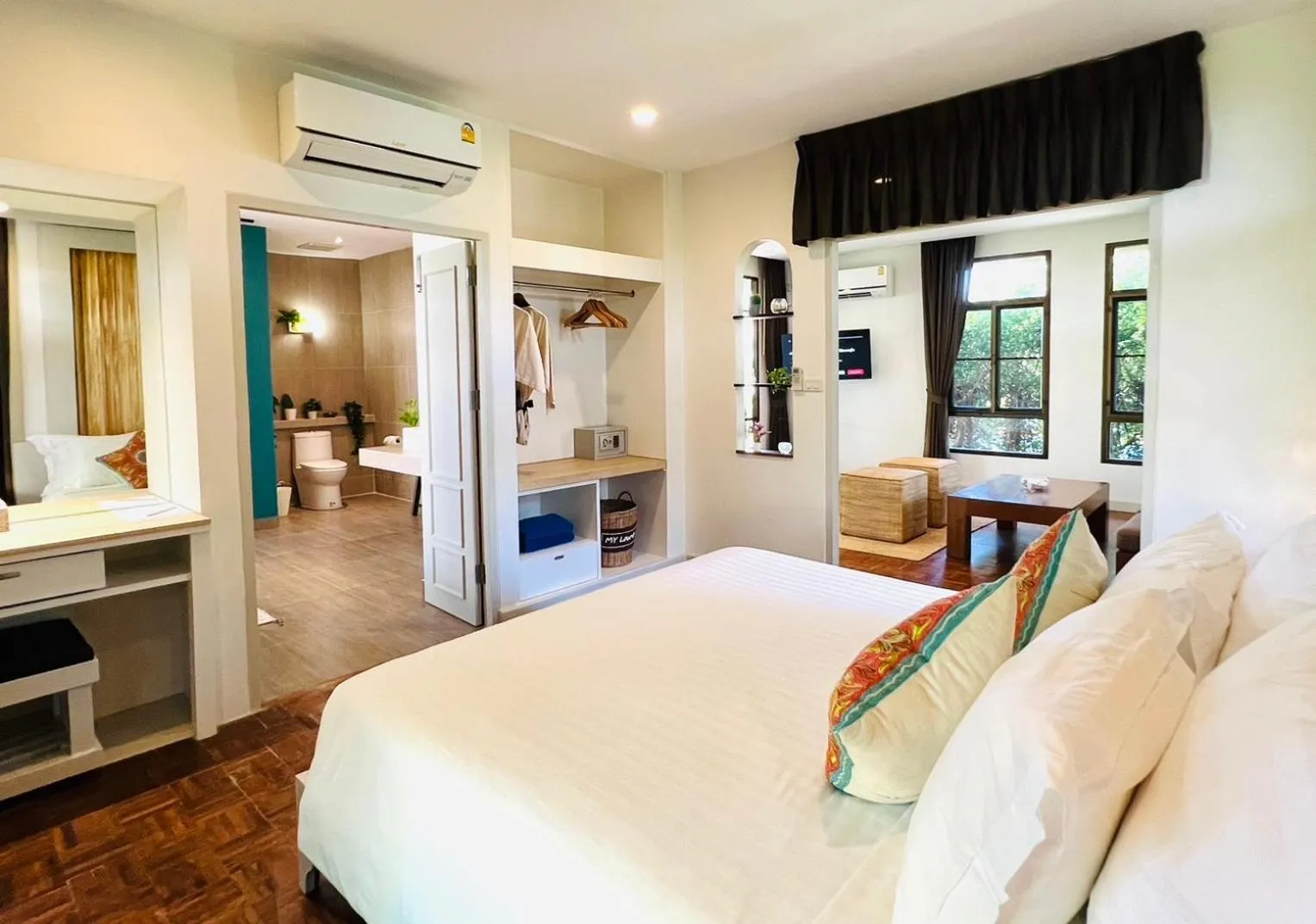 Photo of the whole room, Bed in Sirarun Resort
