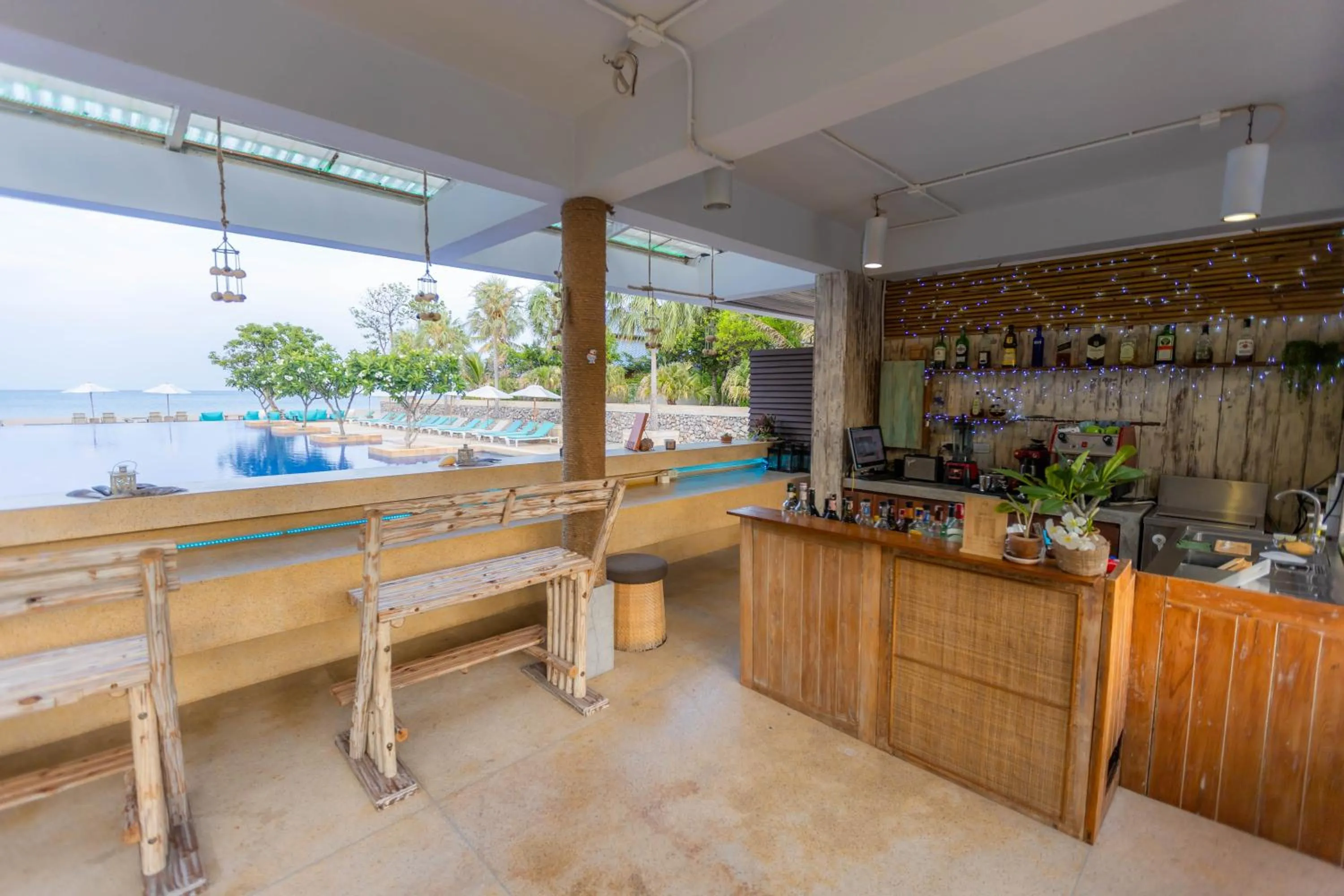 Lounge or bar in Sirarun Resort