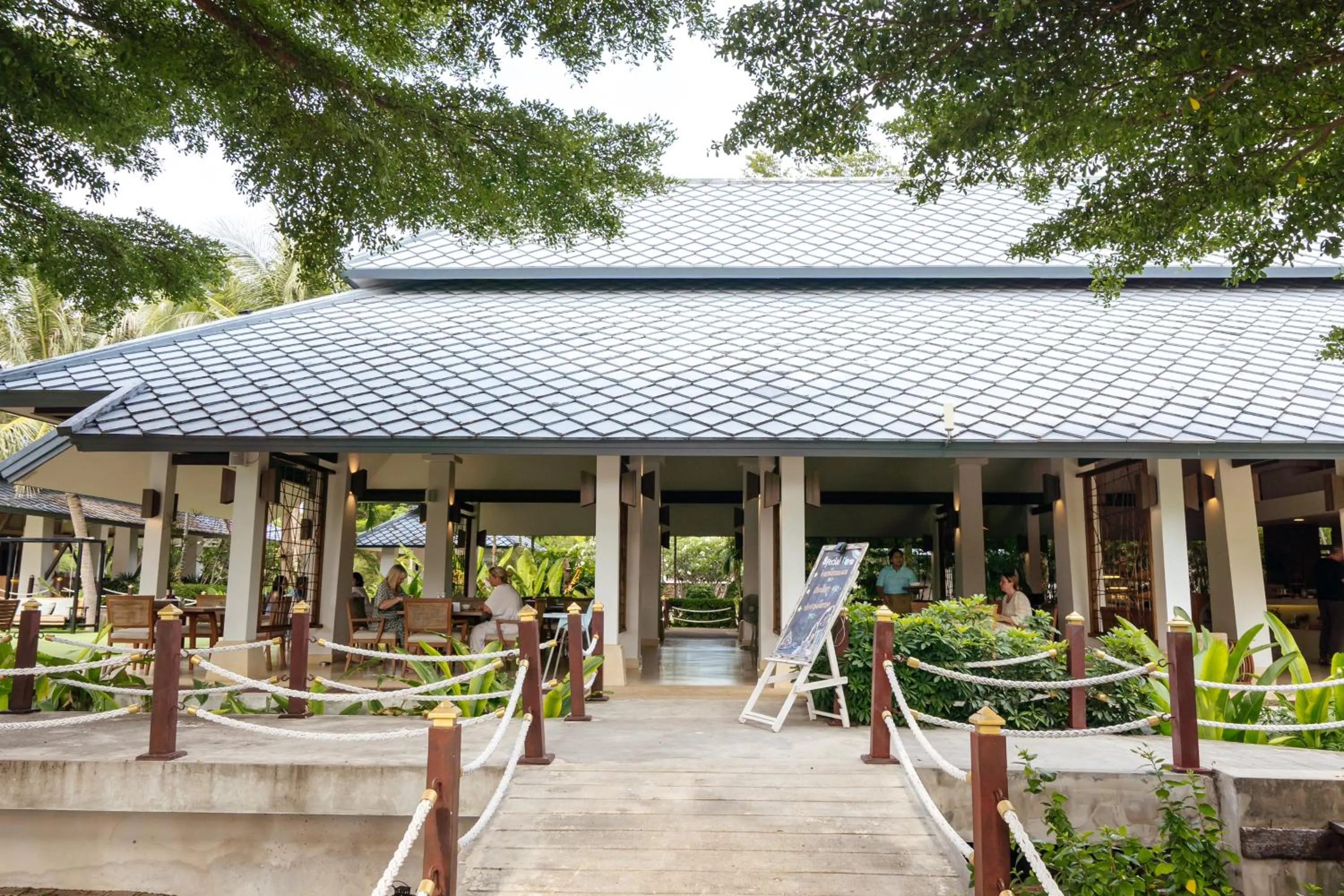 Restaurant/places to eat in Sirarun Resort