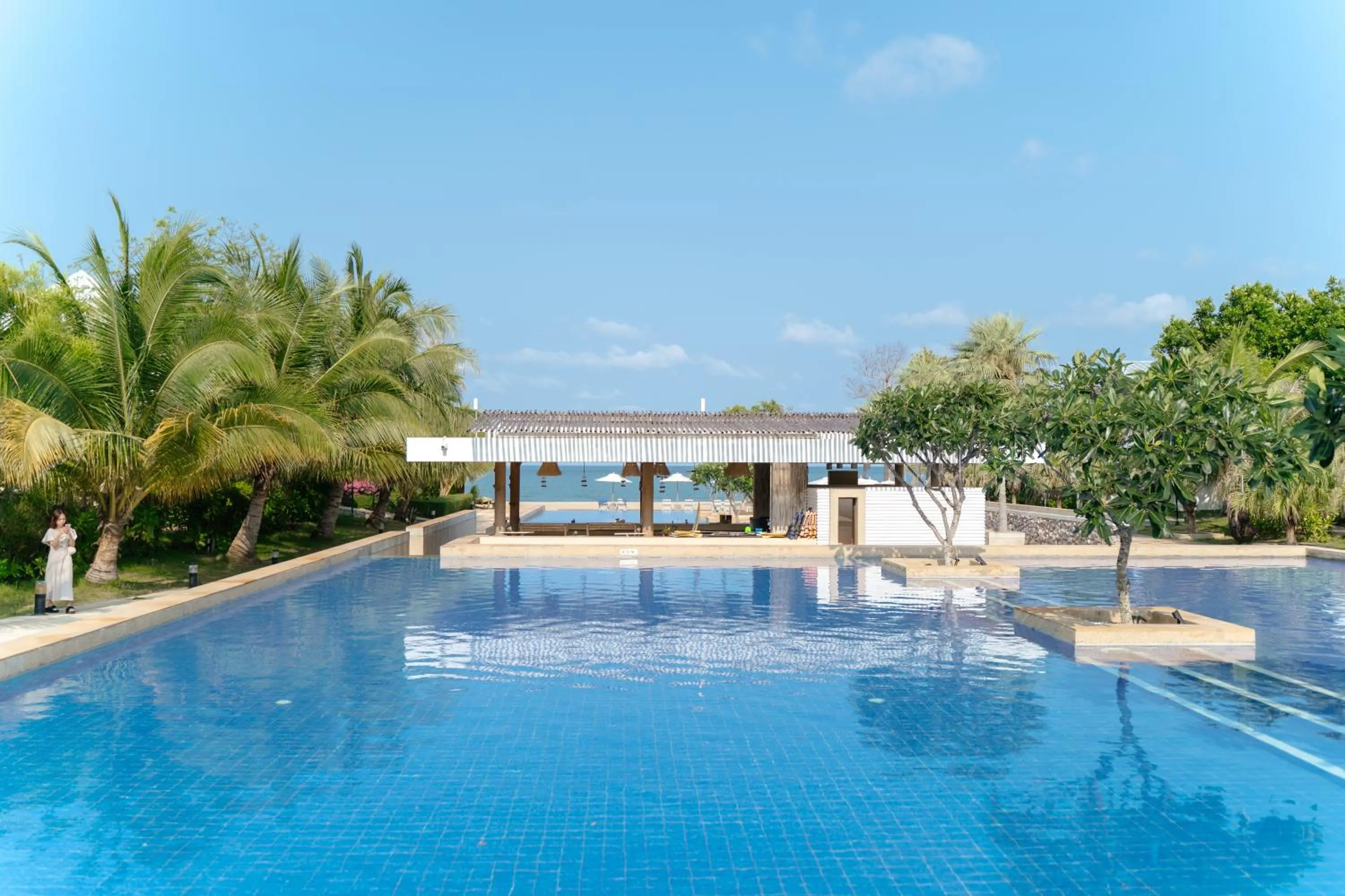 Swimming pool in Sirarun Resort