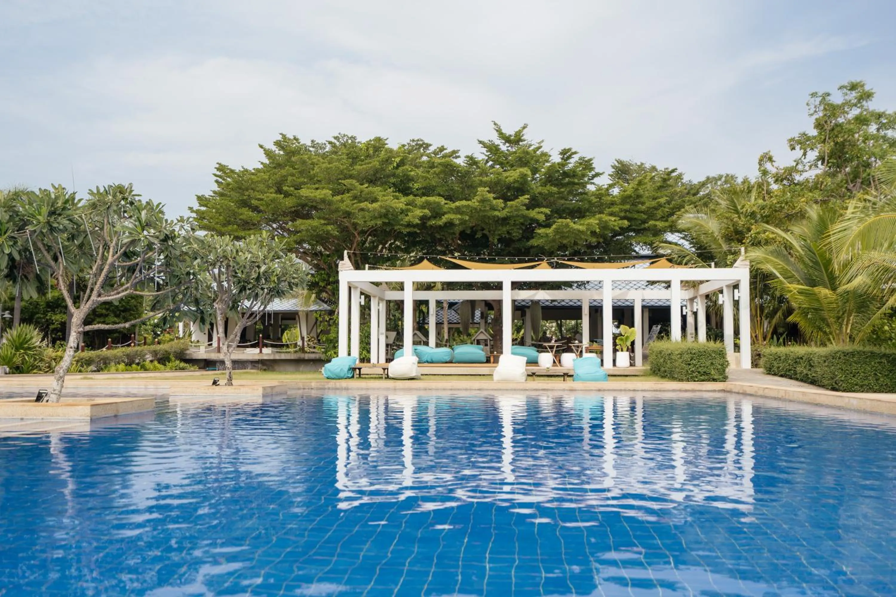 Swimming pool in Sirarun Resort