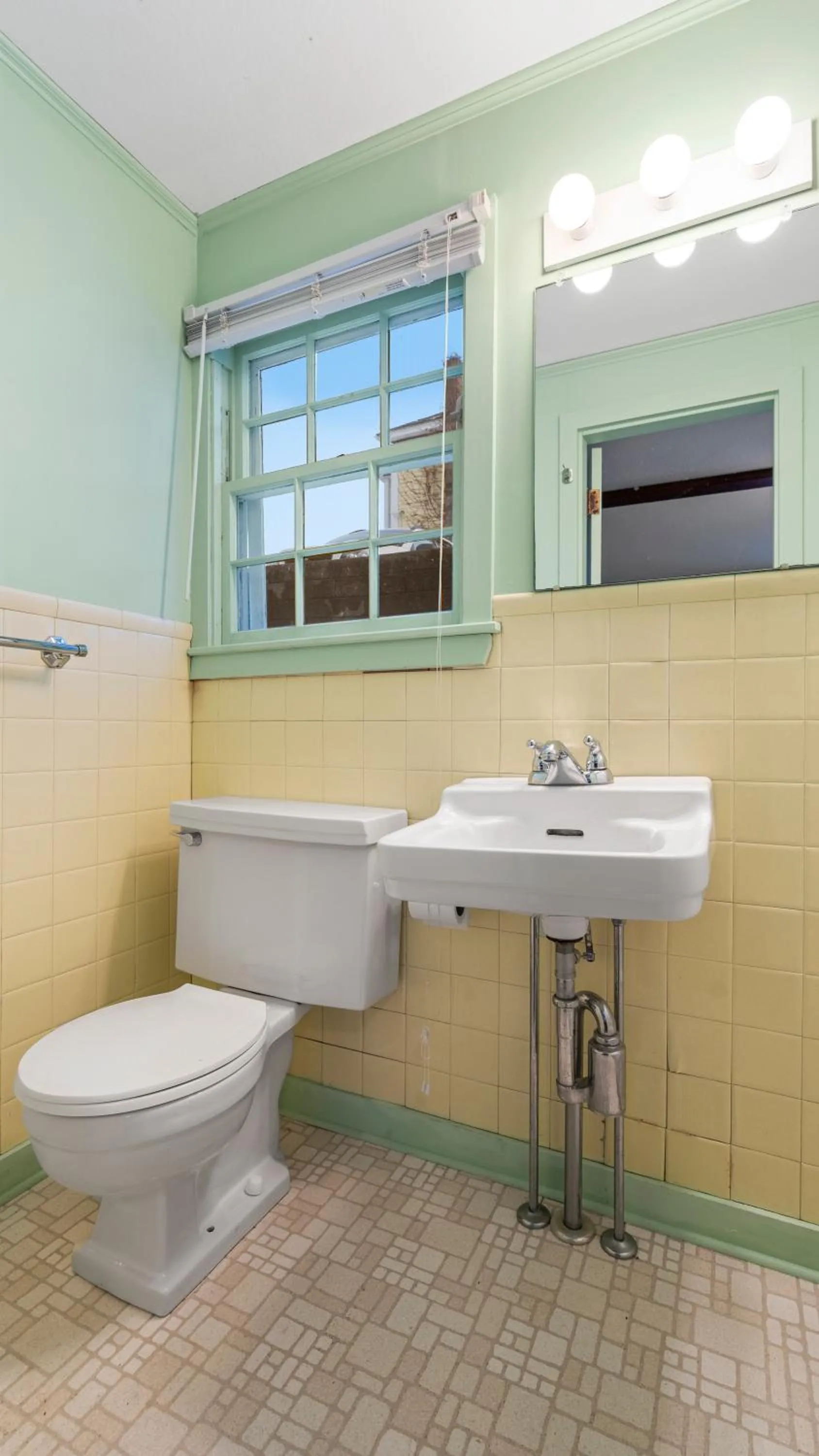 Bathroom in Mid-Town Motel