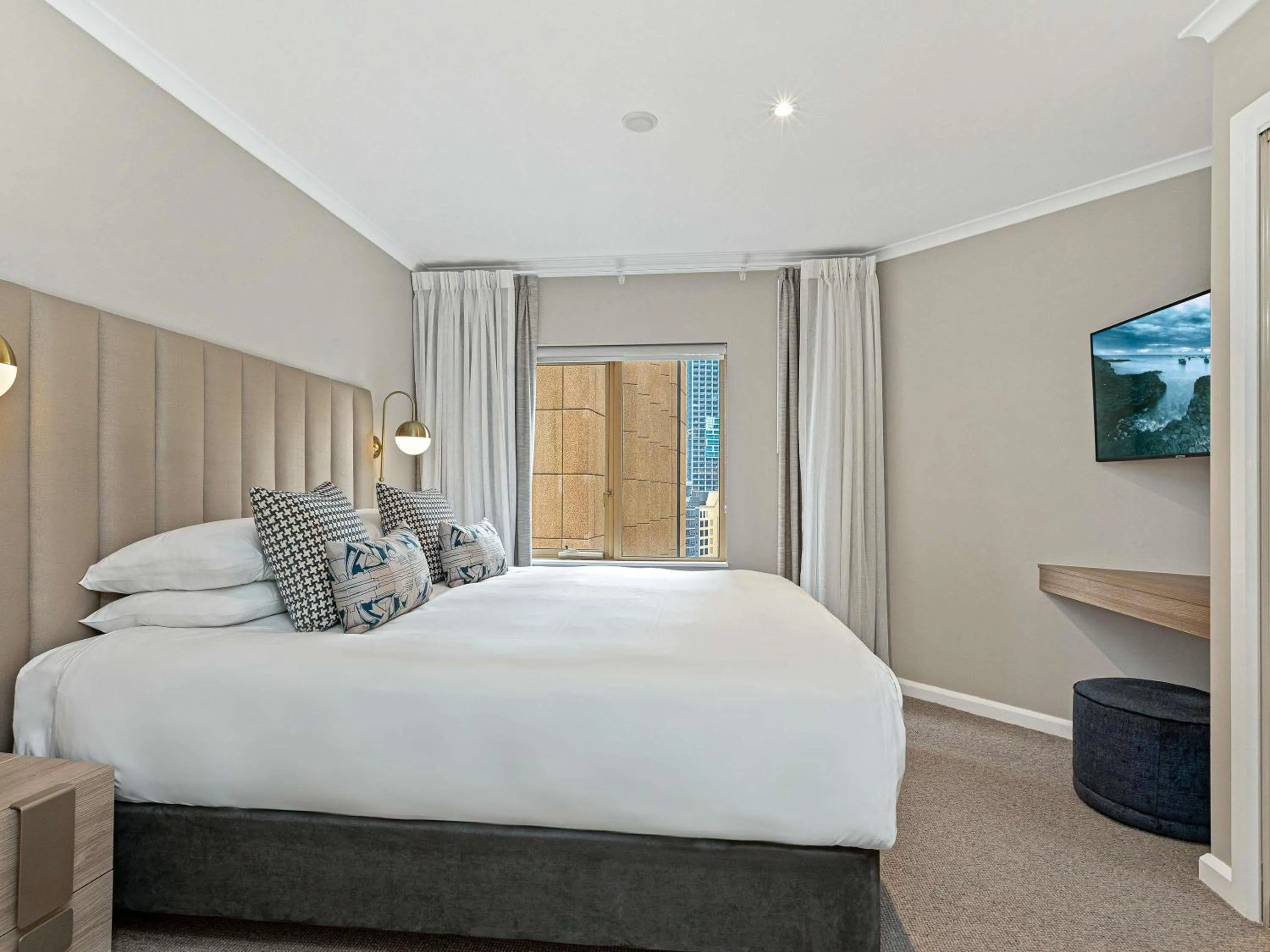 Bedroom, Bed in The Sebel Quay West Suites Sydney
