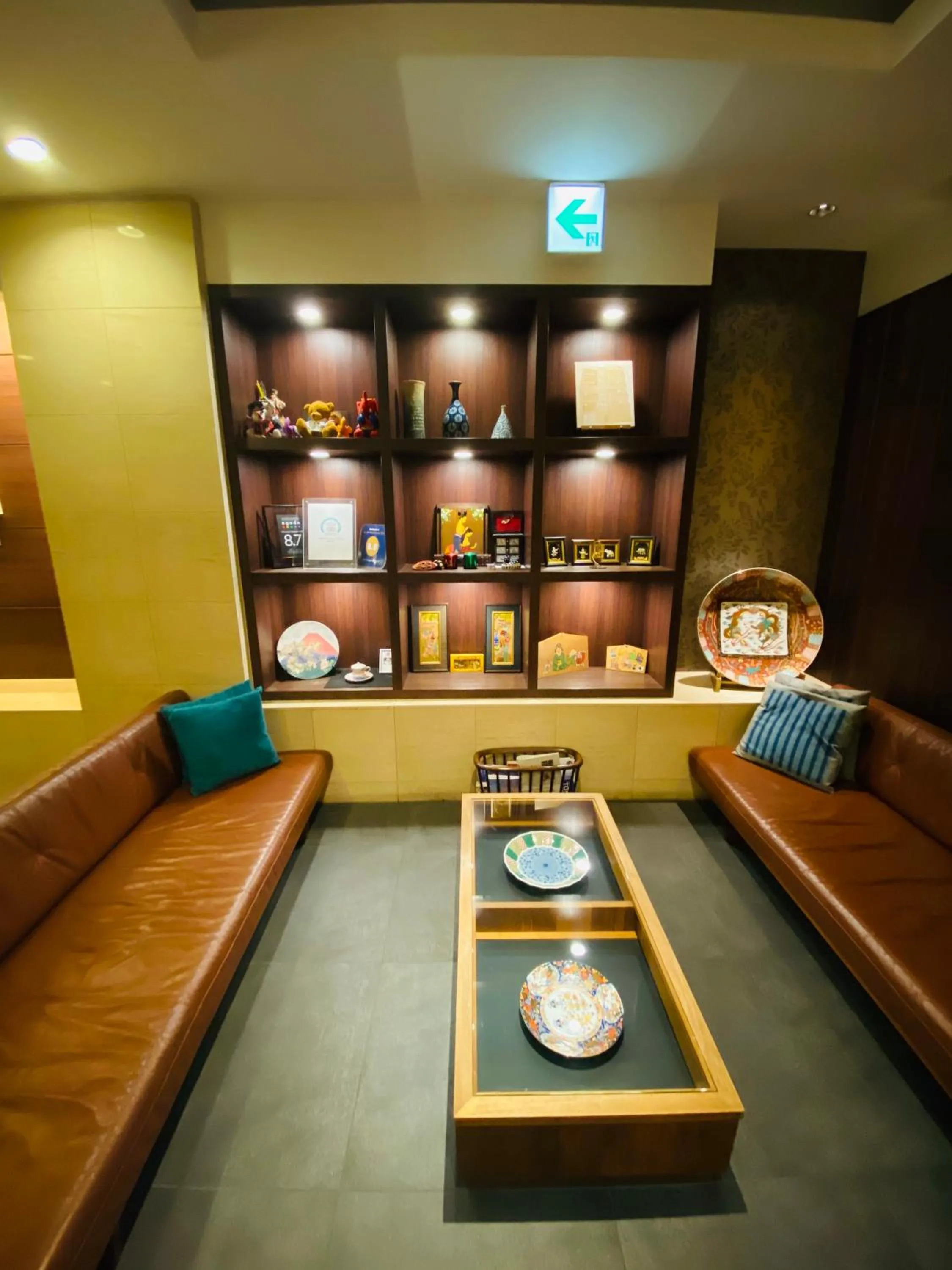 Communal lounge/ TV room in Ueno Touganeya Hotel