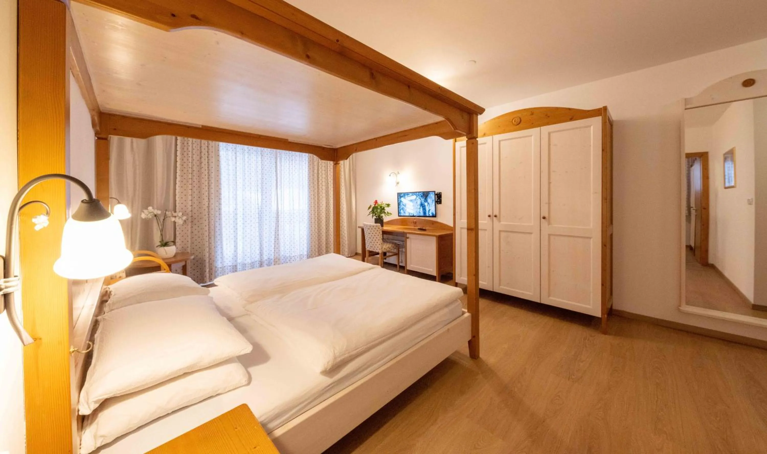 Bedroom, Bed in Hotel Hellweger