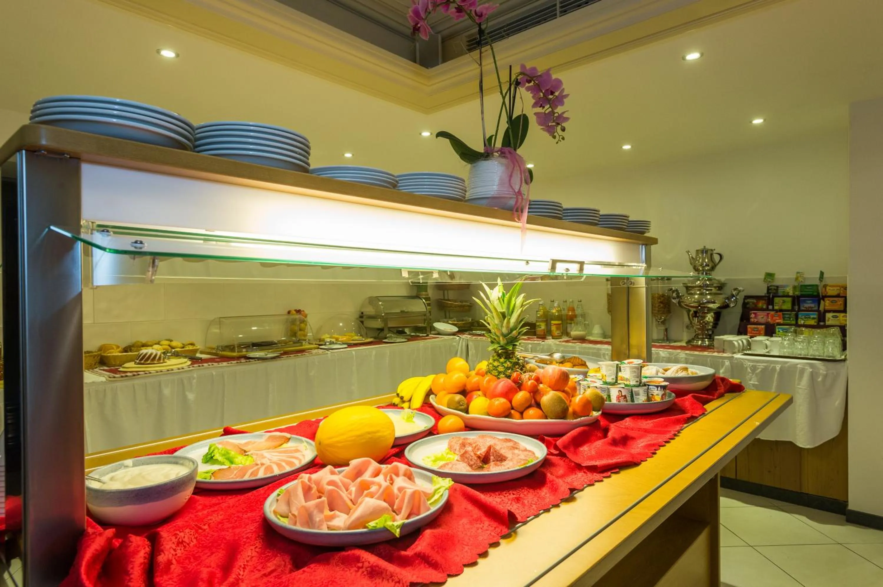 Buffet breakfast in Hotel Hellweger