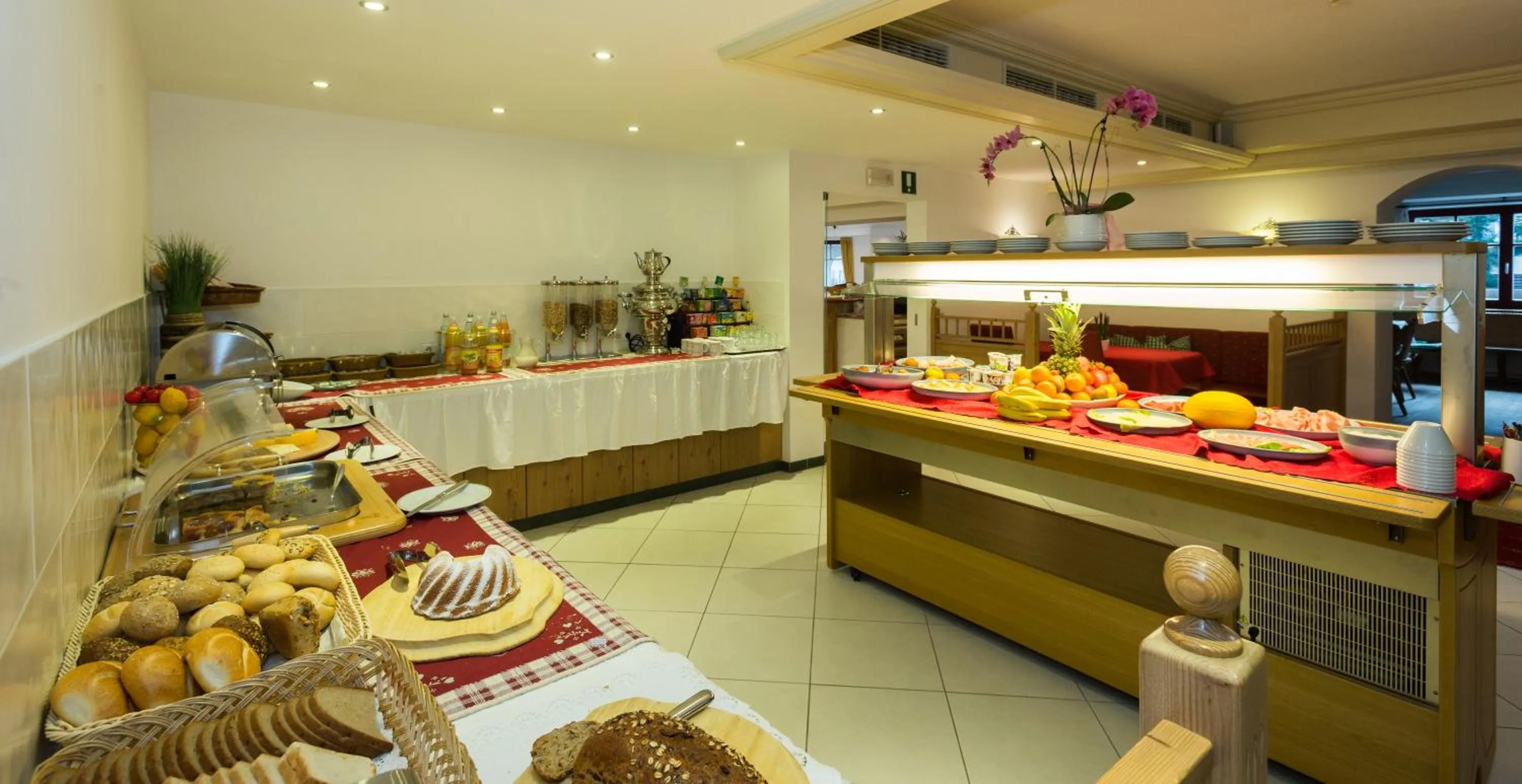 Buffet breakfast in Hotel Hellweger