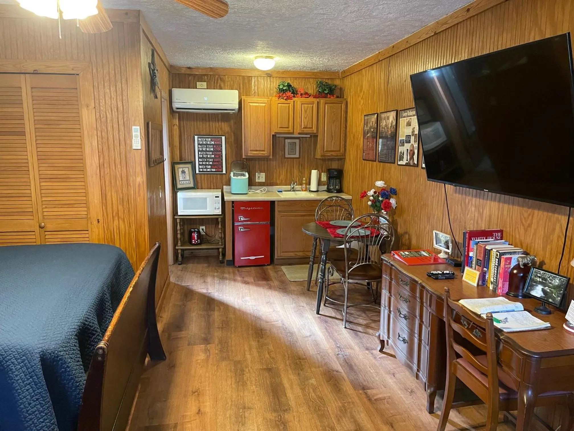 Bed in Mountain Aire Cottages, Inn, & Glamping