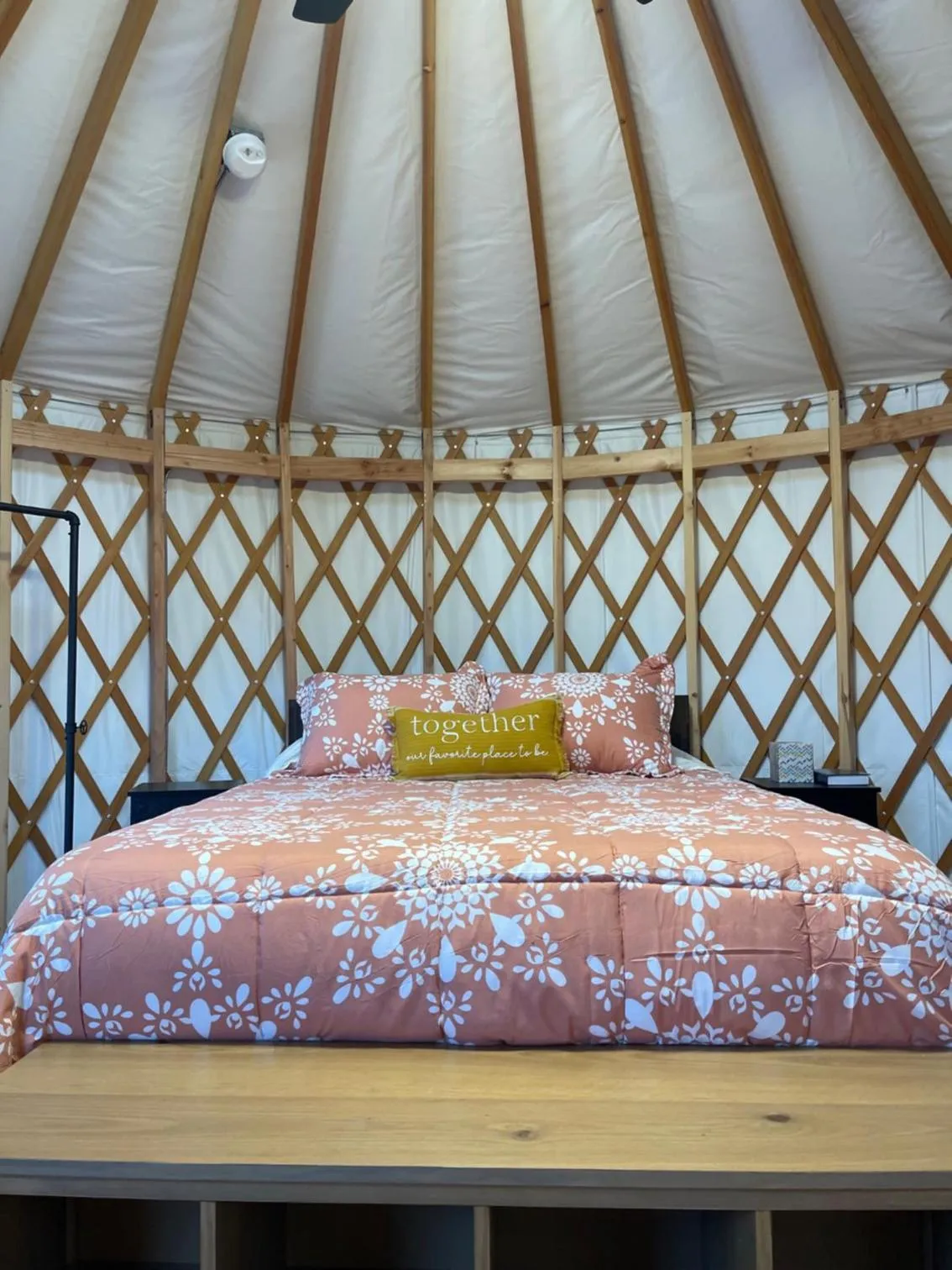 Bed in Mountain Aire Cottages, Inn, & Glamping