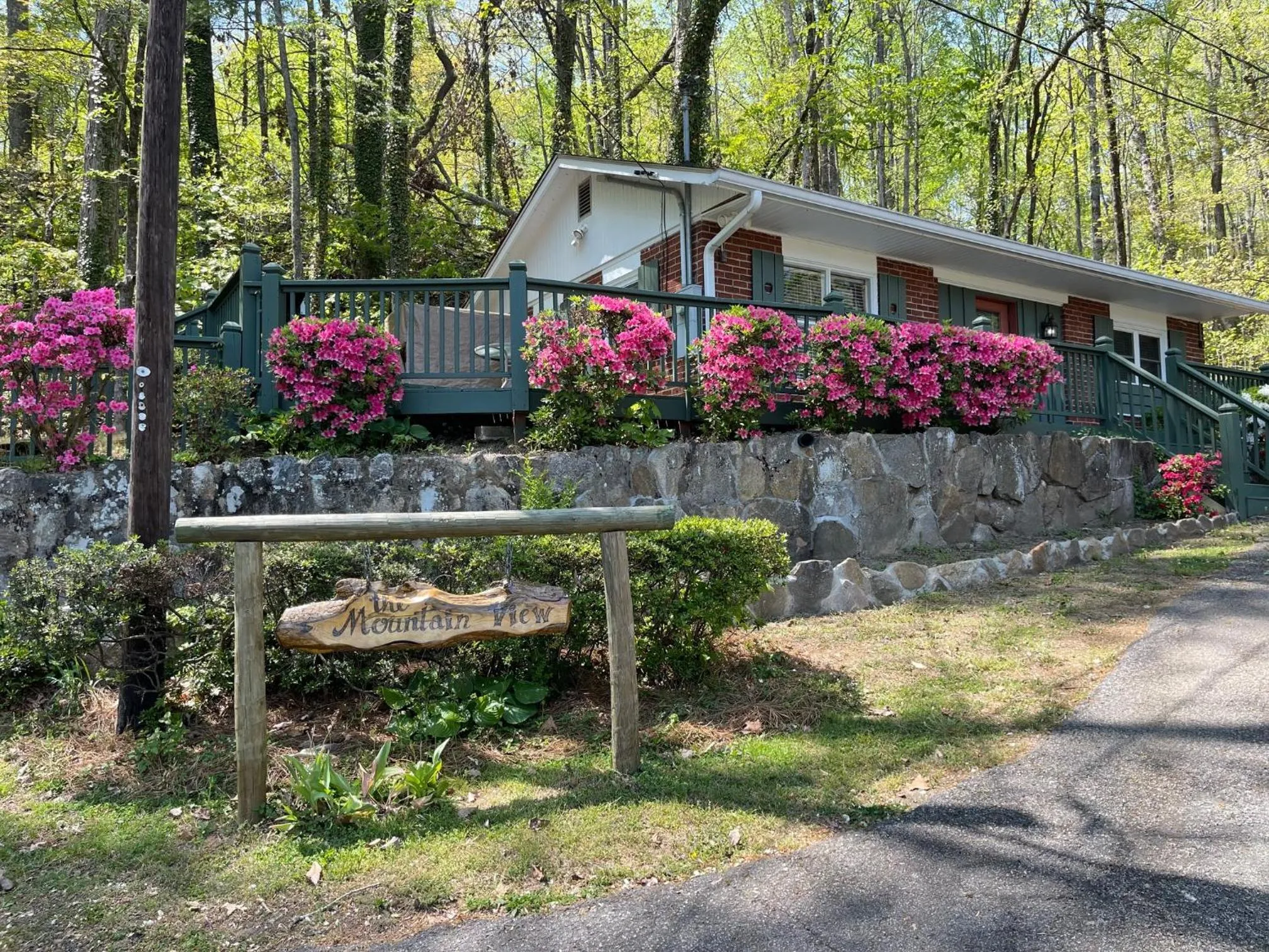 Property building in Mountain Aire Cottages, Inn, & Glamping