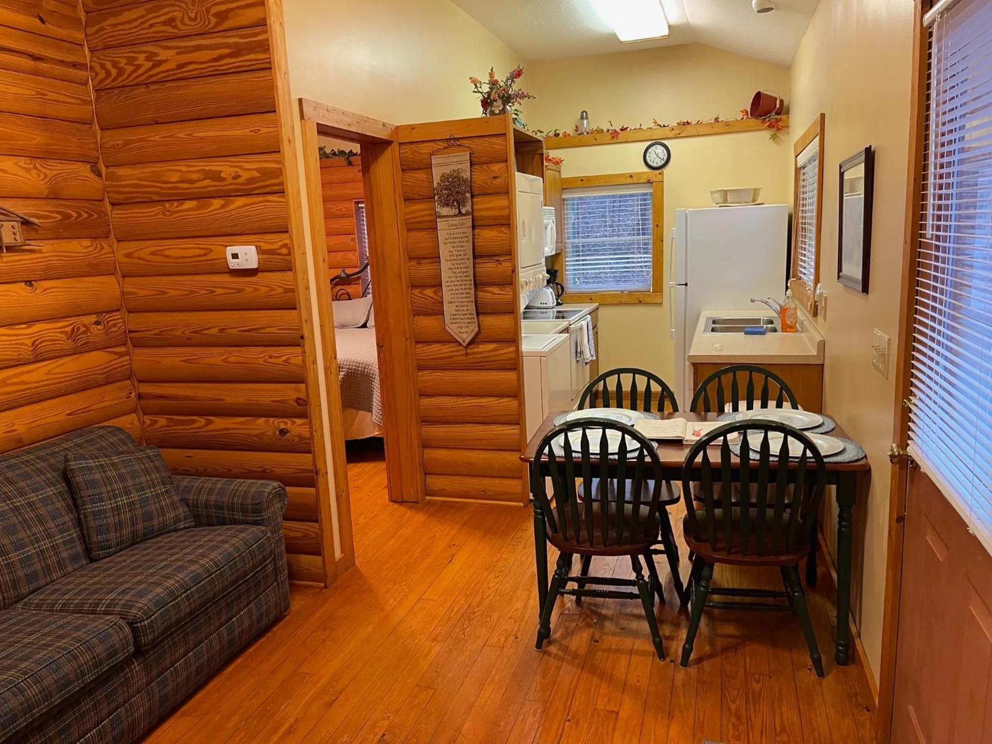 Coffee/tea facilities in Mountain Aire Cottages, Inn, & Glamping