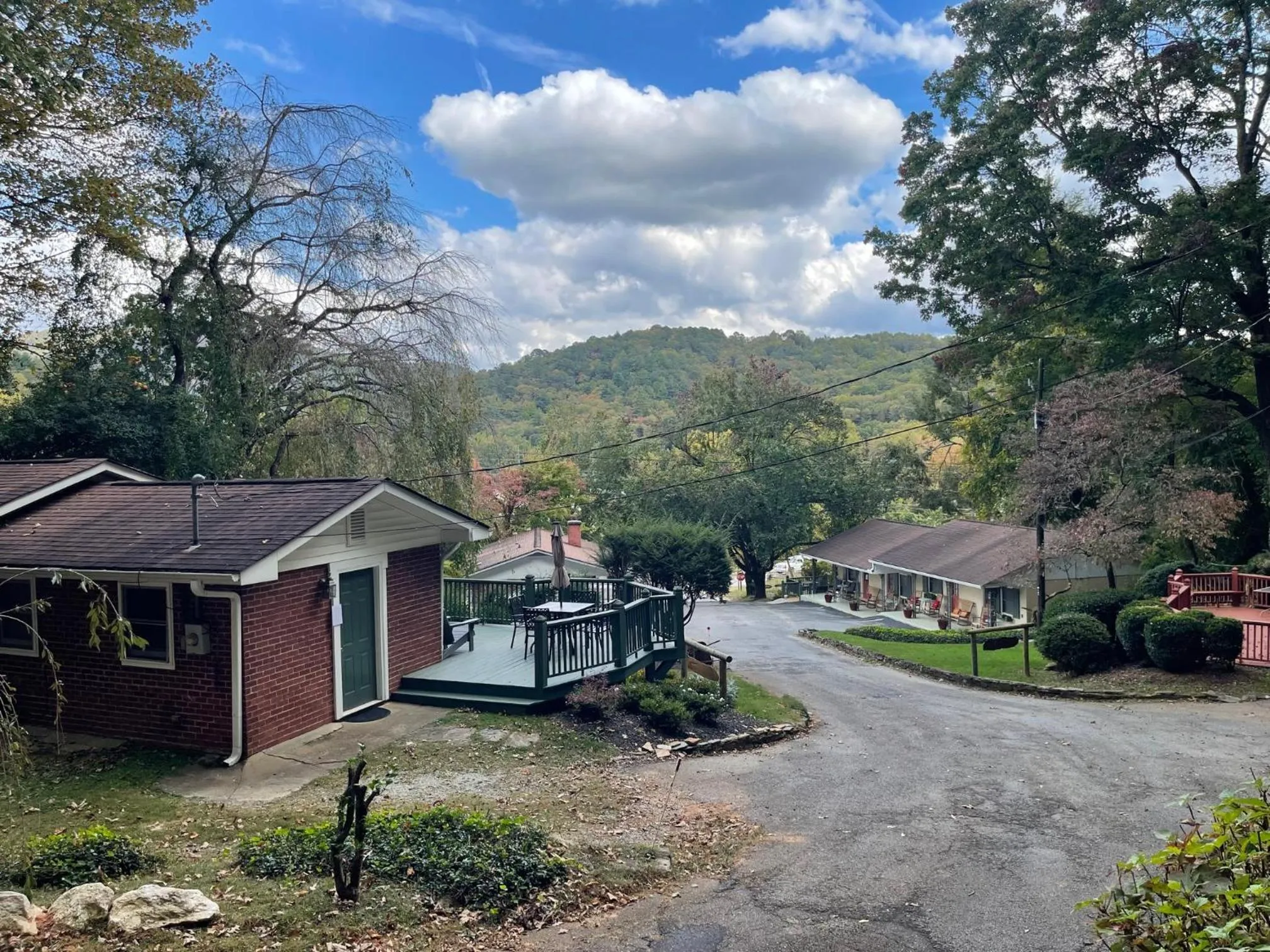 Garden in Mountain Aire Cottages, Inn, & Glamping