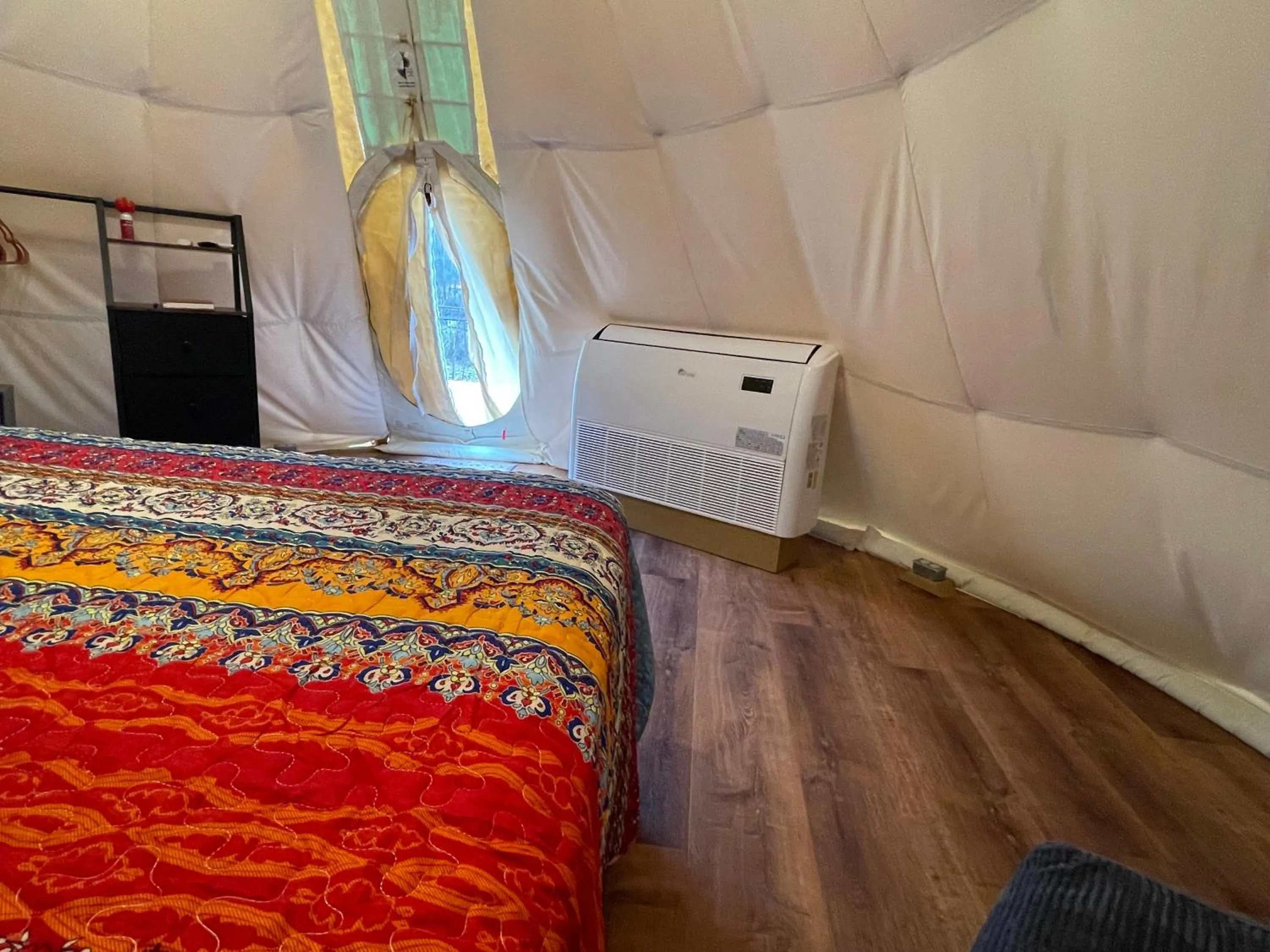 Bed in Mountain Aire Cottages, Inn, & Glamping