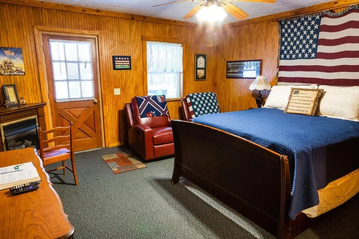 Bed in Mountain Aire Cottages, Inn, & Glamping