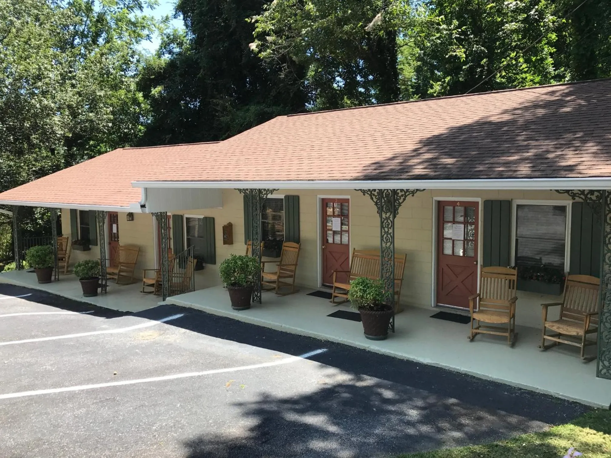 Property building in Mountain Aire Cottages, Inn, & Glamping