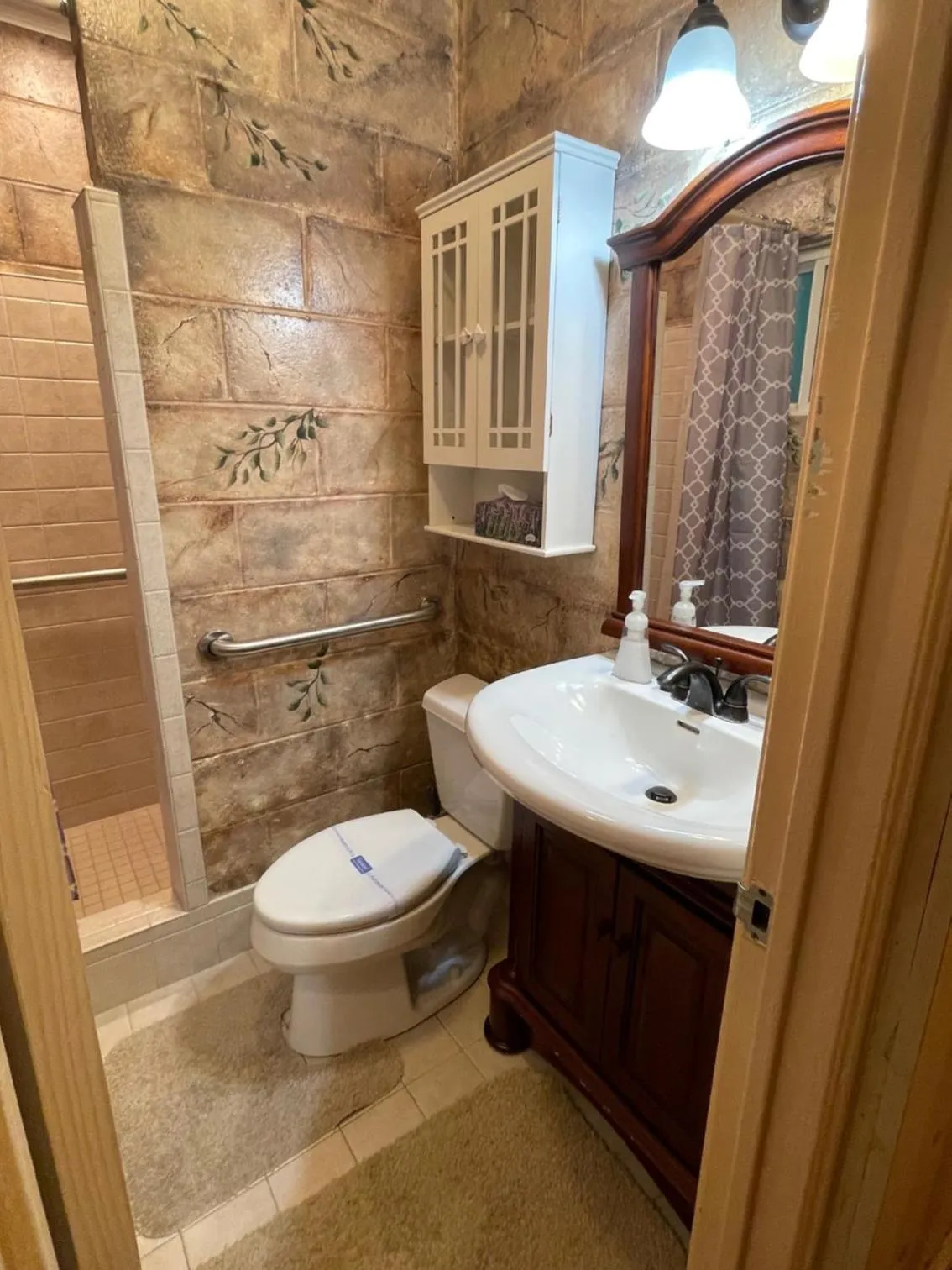 Shower in Mountain Aire Cottages, Inn, & Glamping