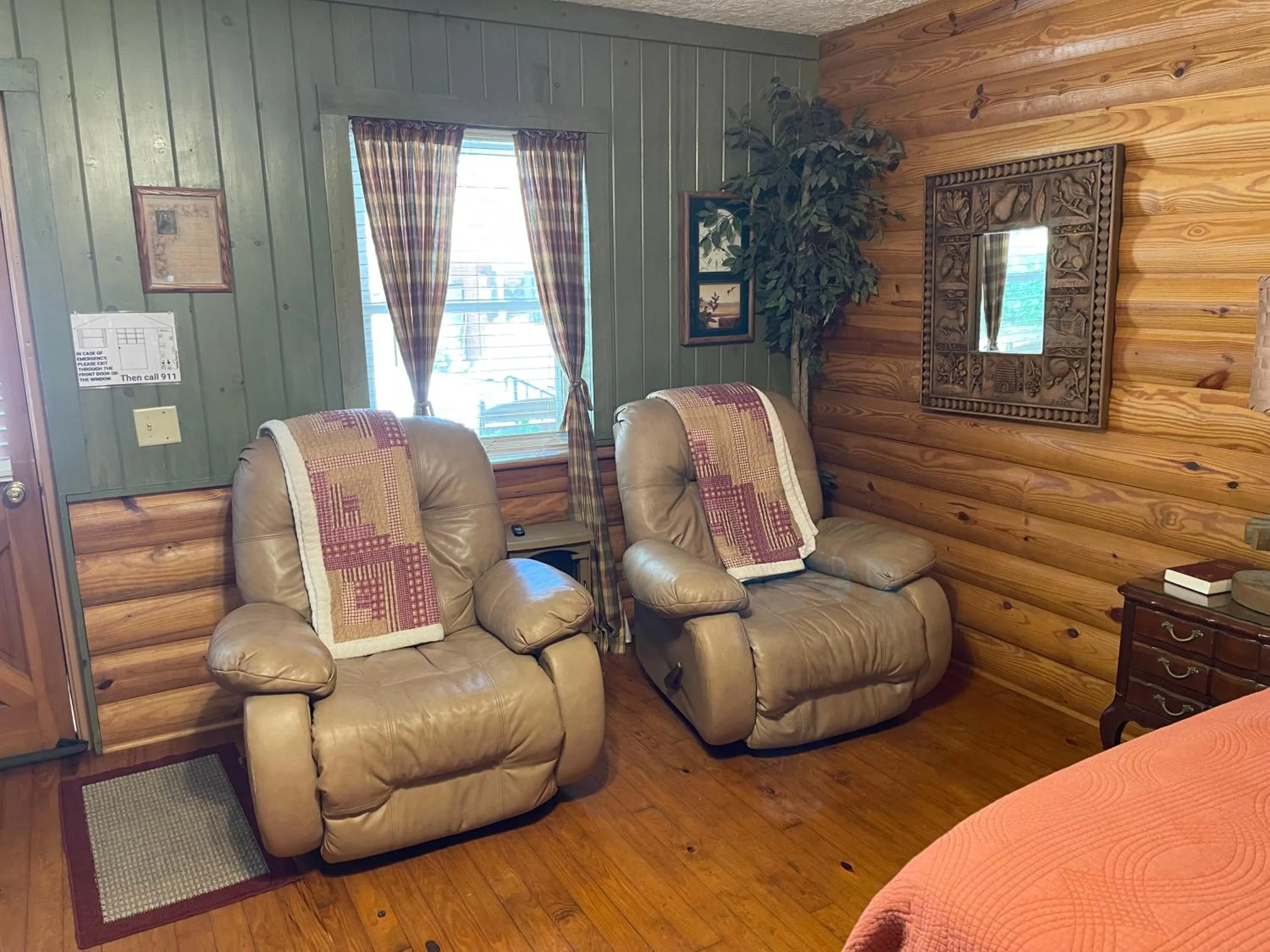Seating area in Mountain Aire Cottages, Inn, & Glamping