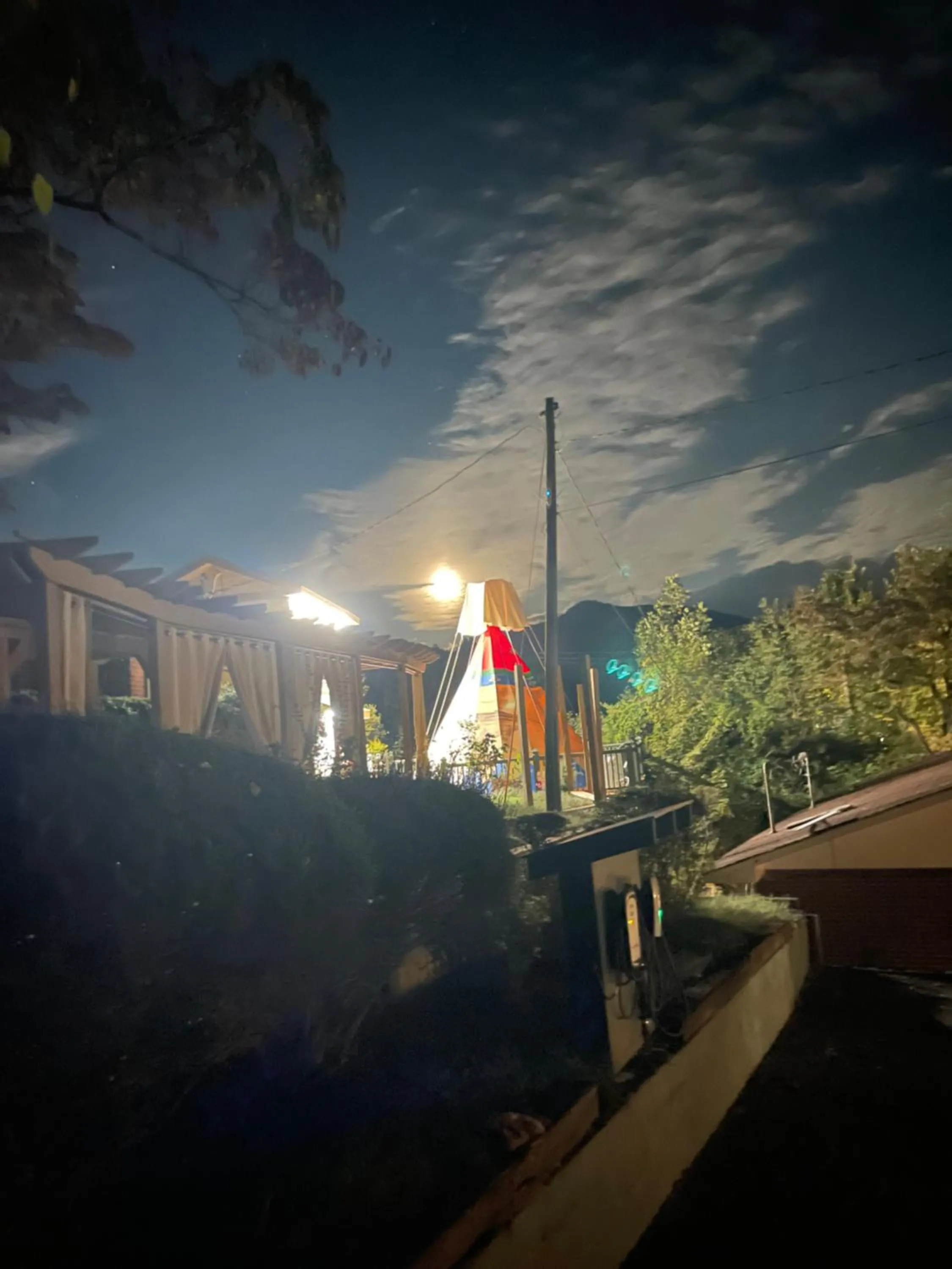 Night in Mountain Aire Cottages, Inn, & Glamping