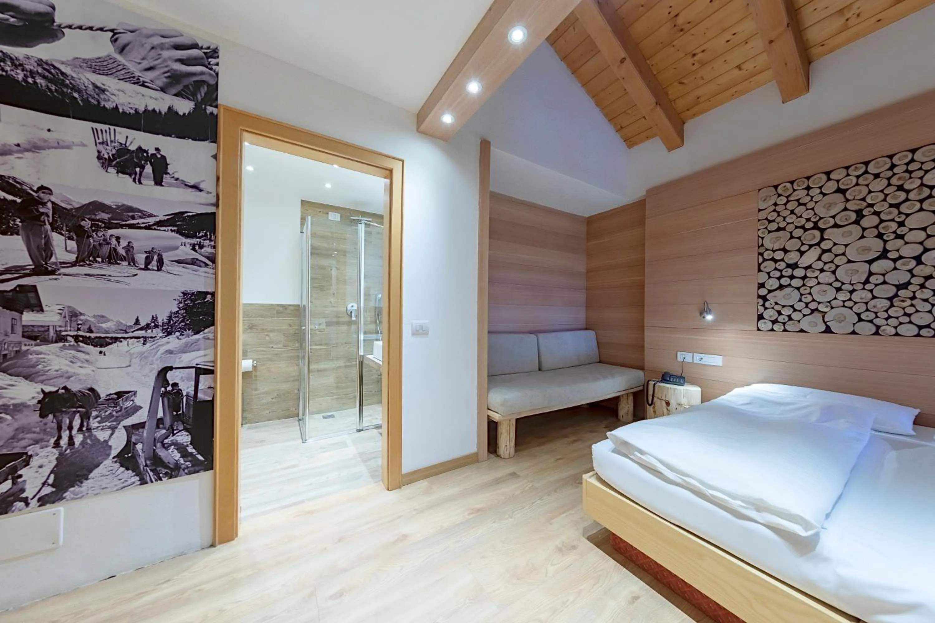 Photo of the whole room, Bed in Hotel Cristiania