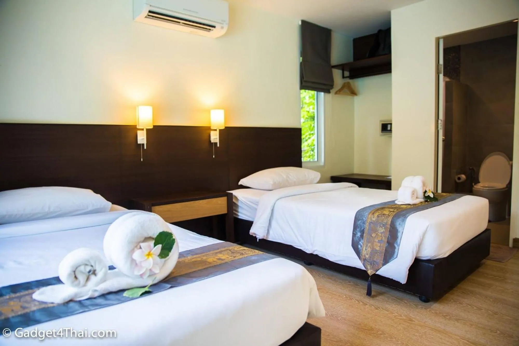 Bed in Baan Klang Aow Beach Resort