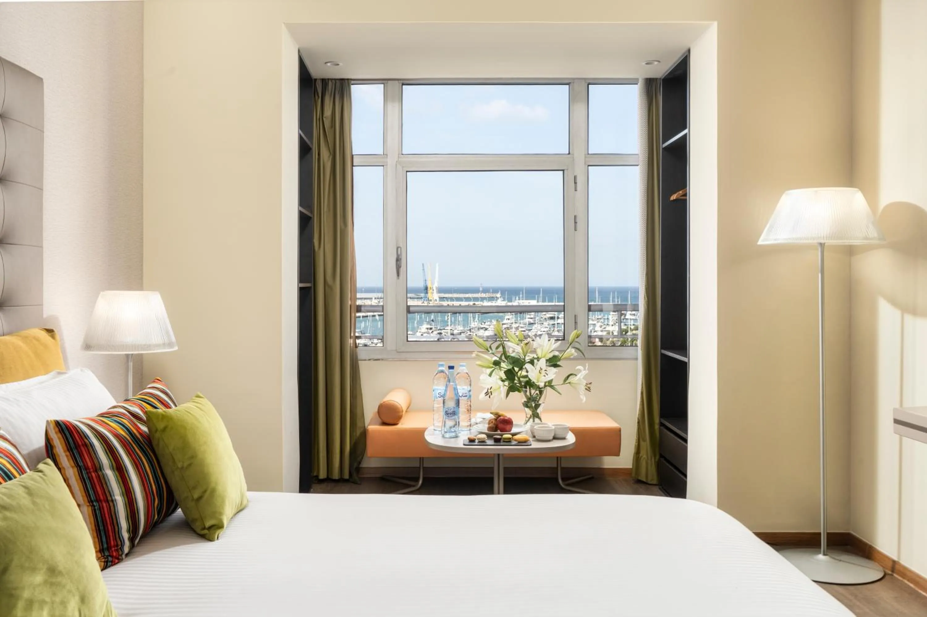 View (from property/room), Bed in Marina Bay City Center