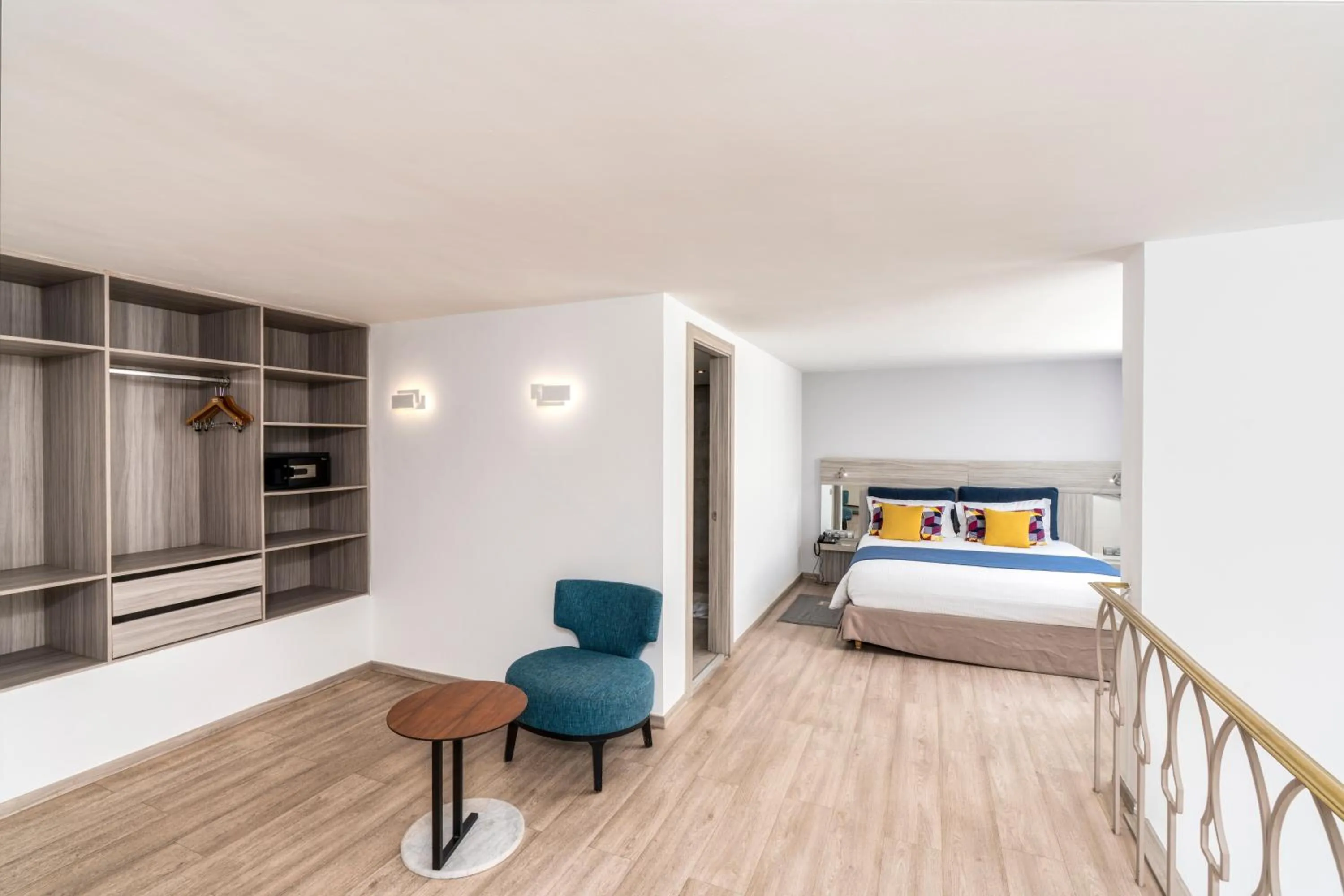 Photo of the whole room, Bed in Marina Bay City Center