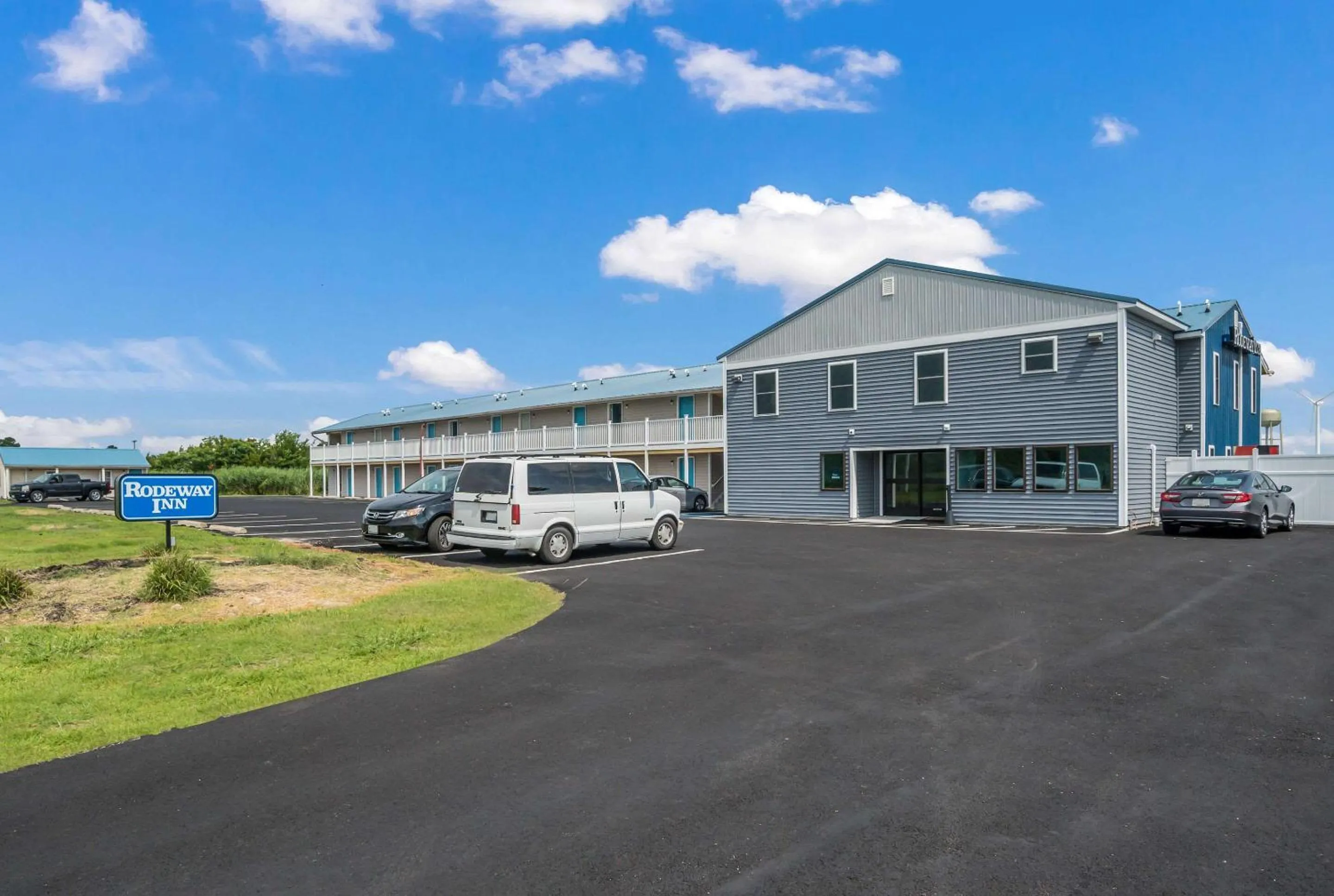 Property building in Rodeway Inn at Somers Cove Marina