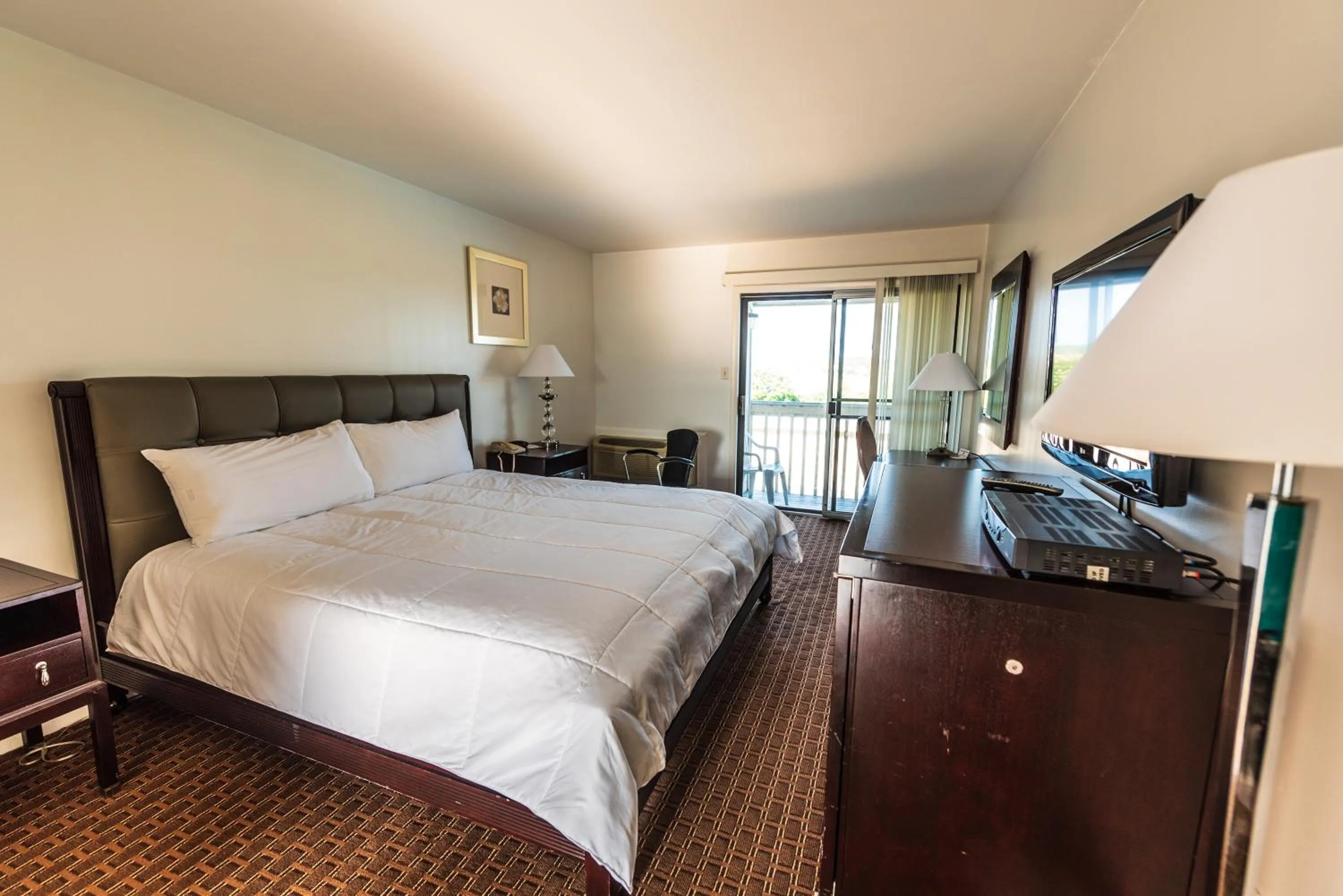 Photo of the whole room, Bed in Rodeway Inn at Somers Cove Marina