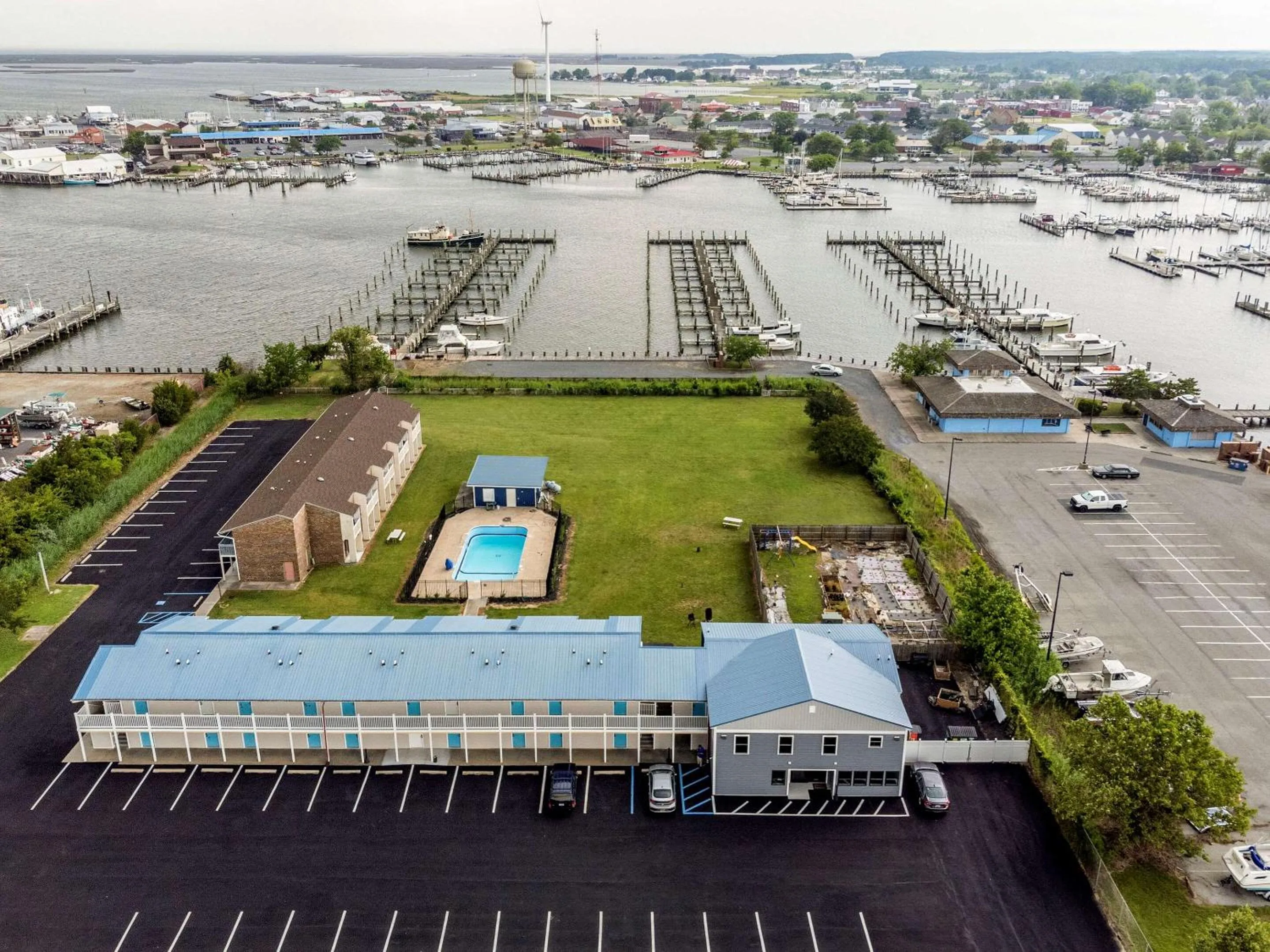 Property building in Rodeway Inn at Somers Cove Marina