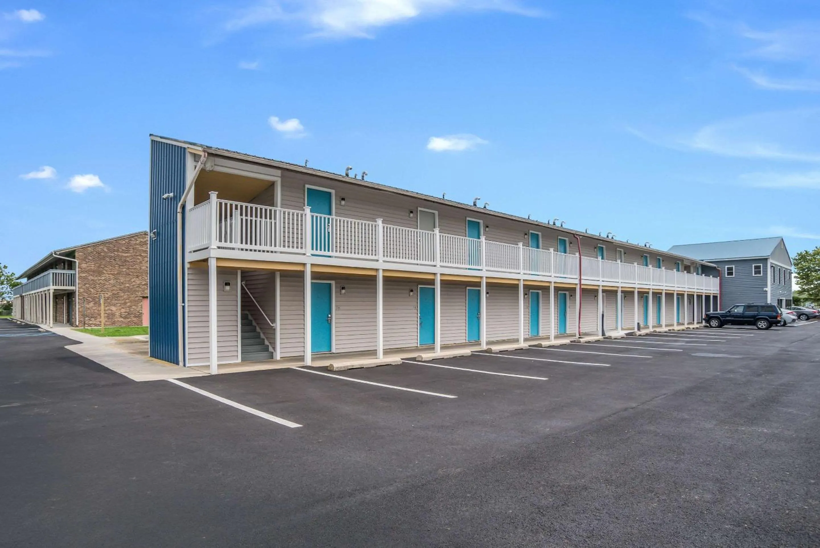 Property building in Rodeway Inn at Somers Cove Marina