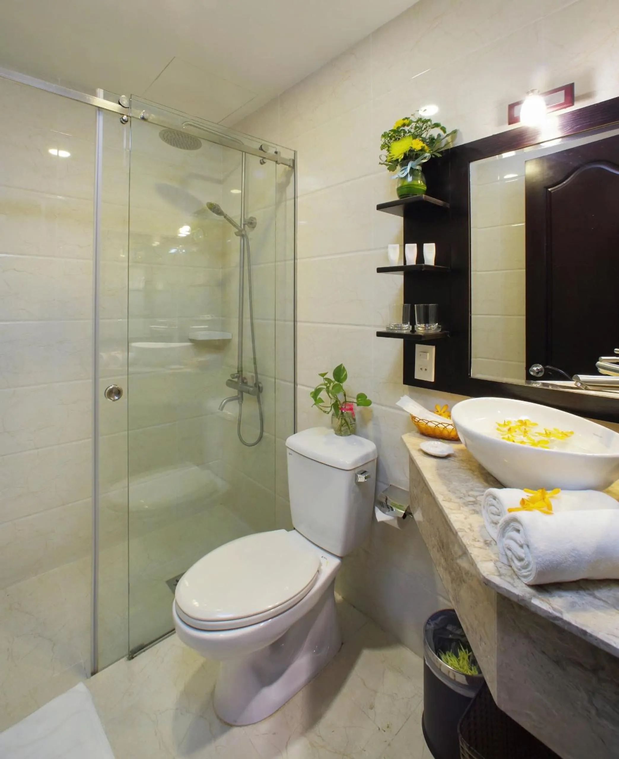 Bathroom in Sunrise Central Hotel