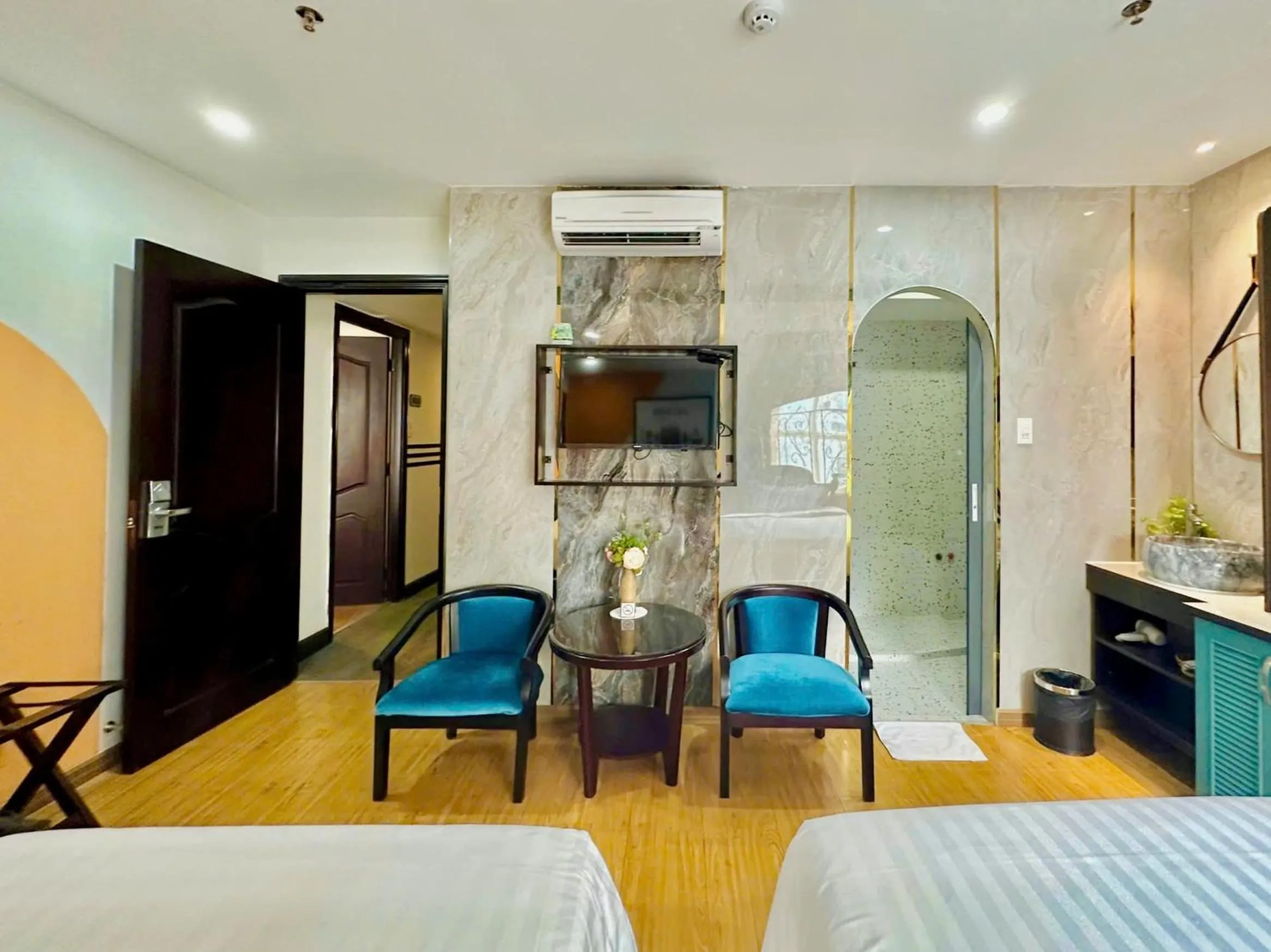 Bed in Sunrise Central Hotel