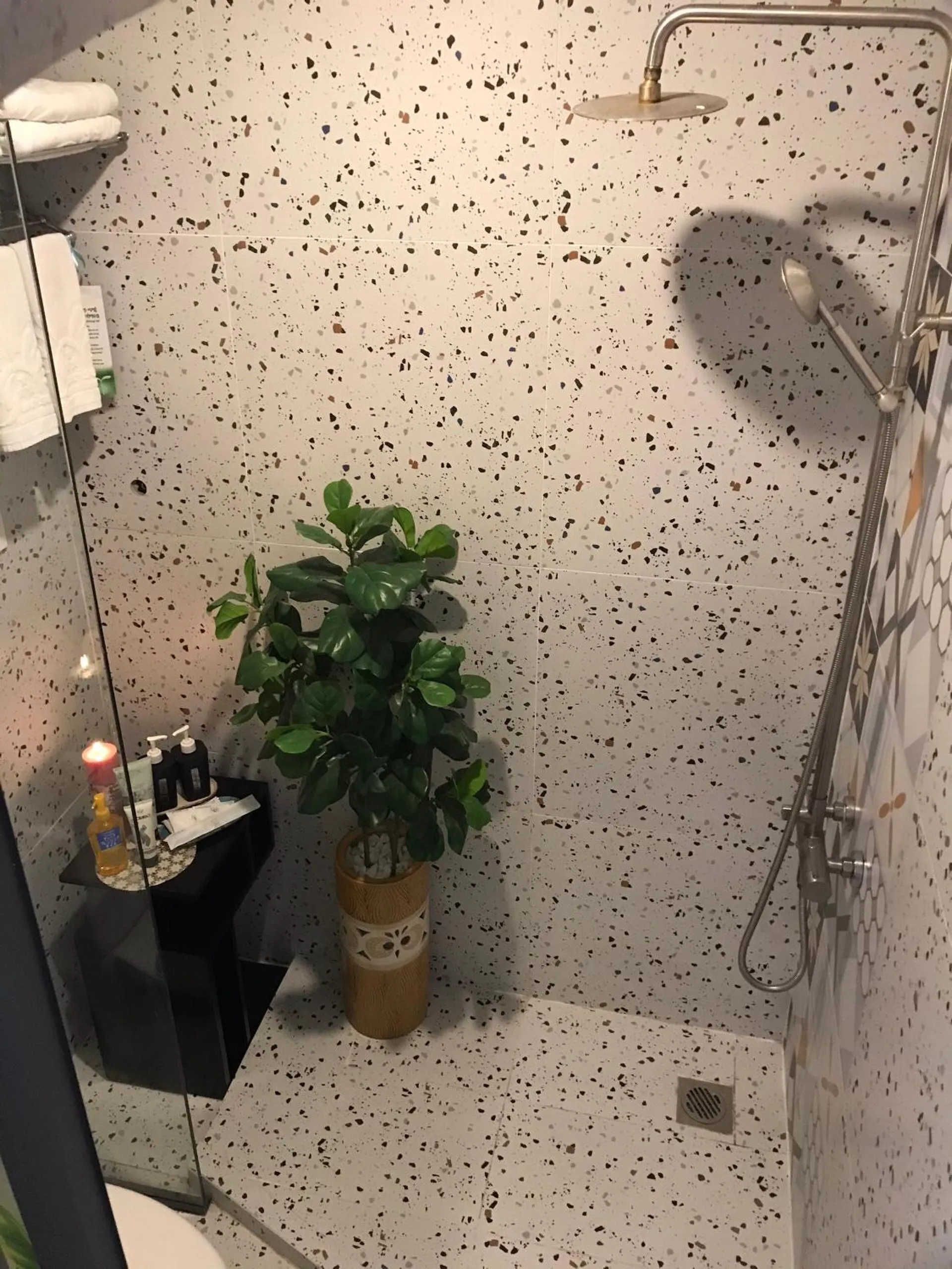 Bathroom in Sunrise Central Hotel