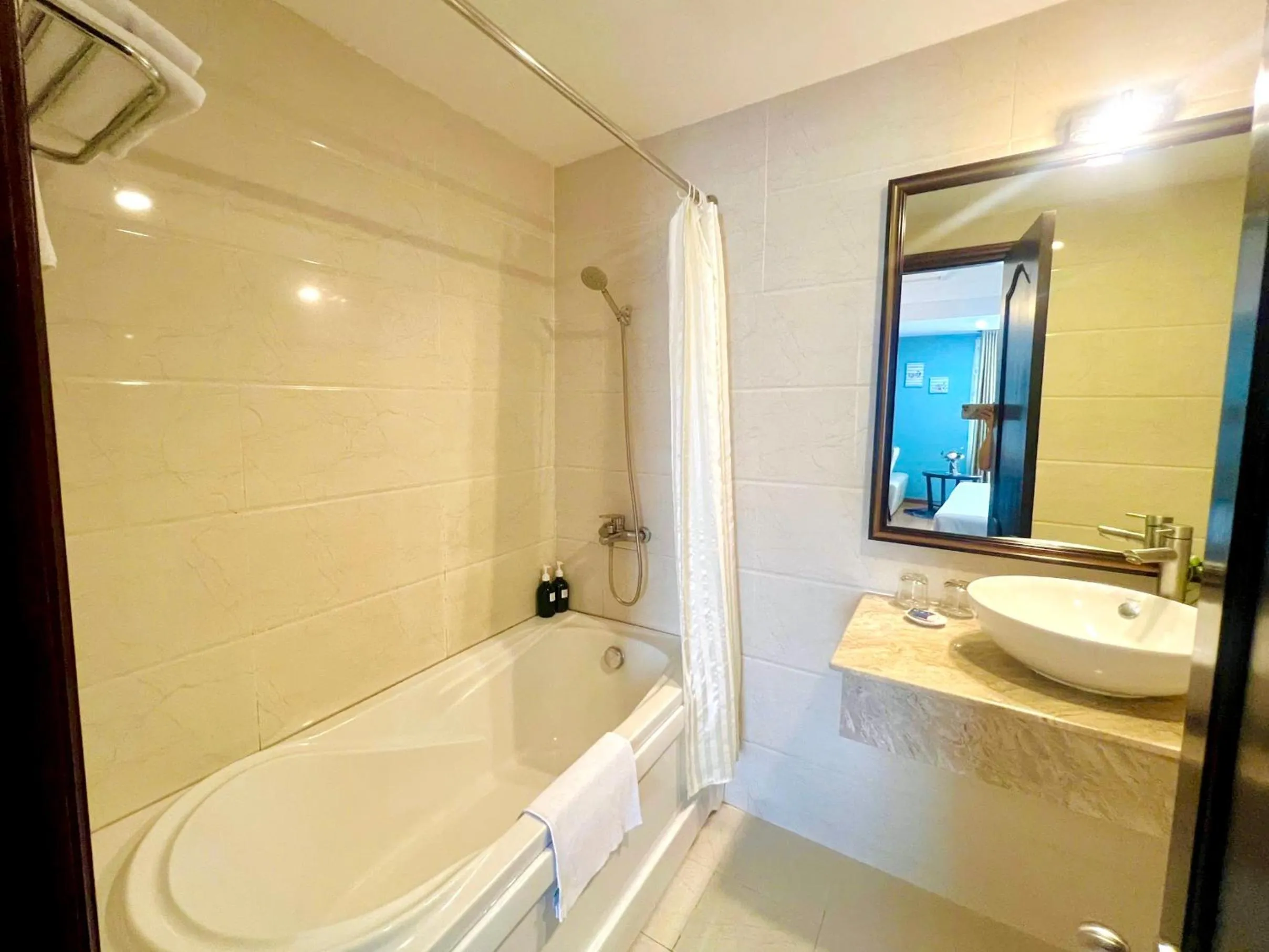 Bathroom in Sunrise Central Hotel