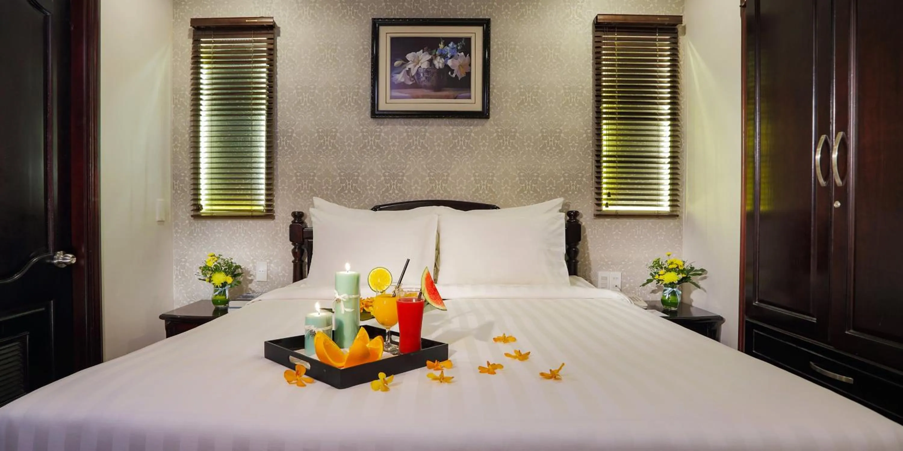 Bed in Sunrise Central Hotel