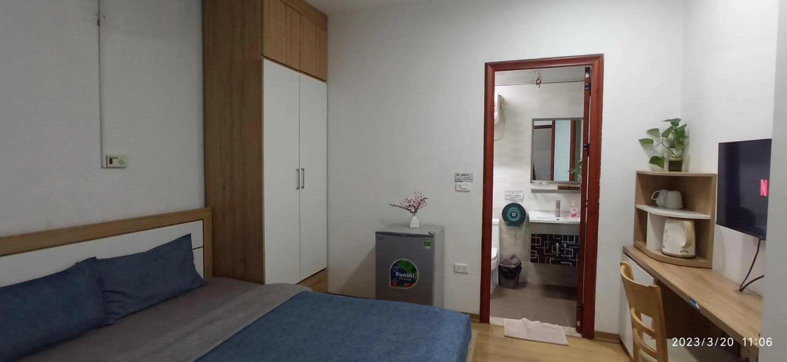 Photo of the whole room, Bed in NYT Home Giang Vo