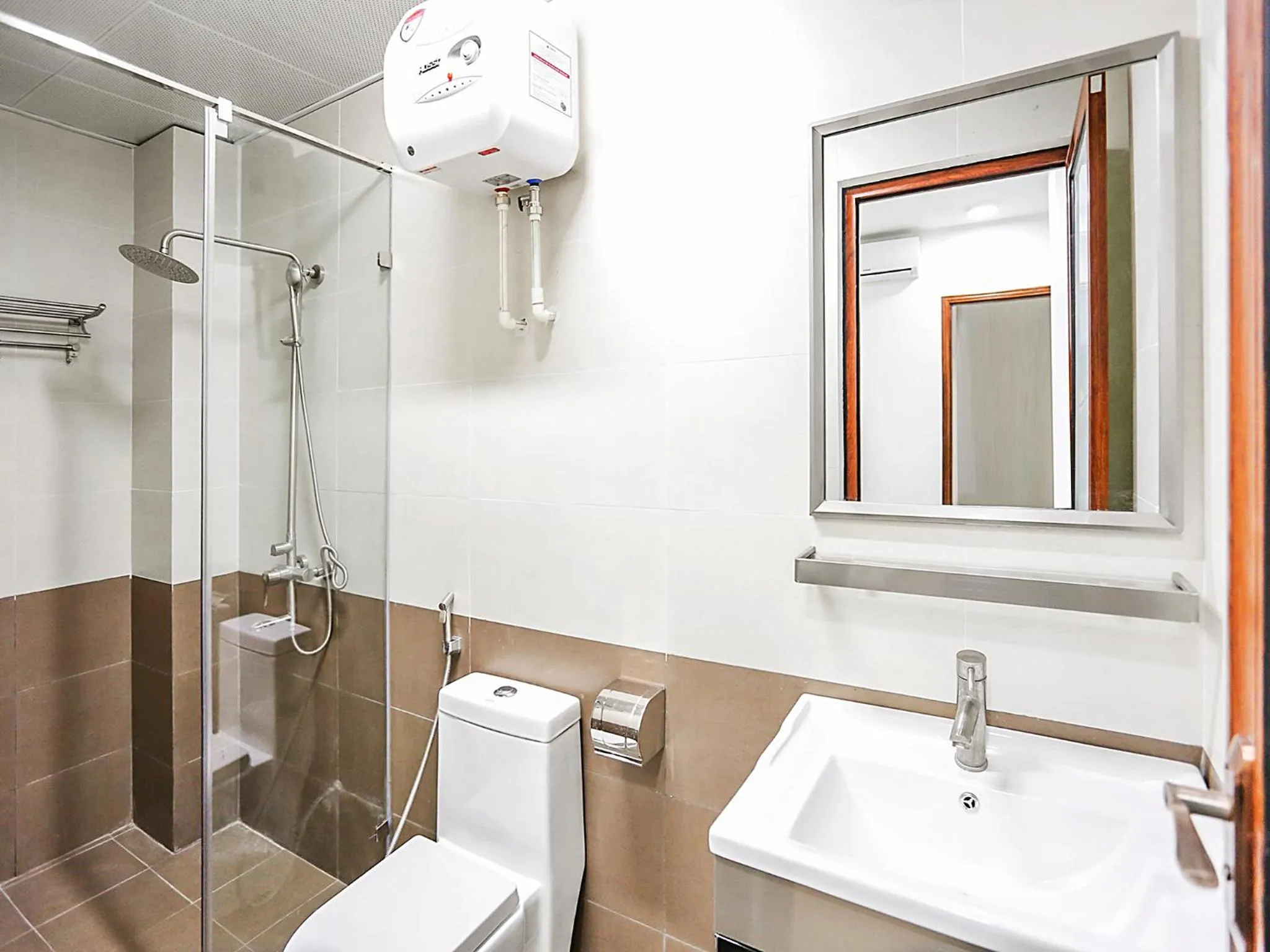 Bathroom in NYT Home Giang Vo