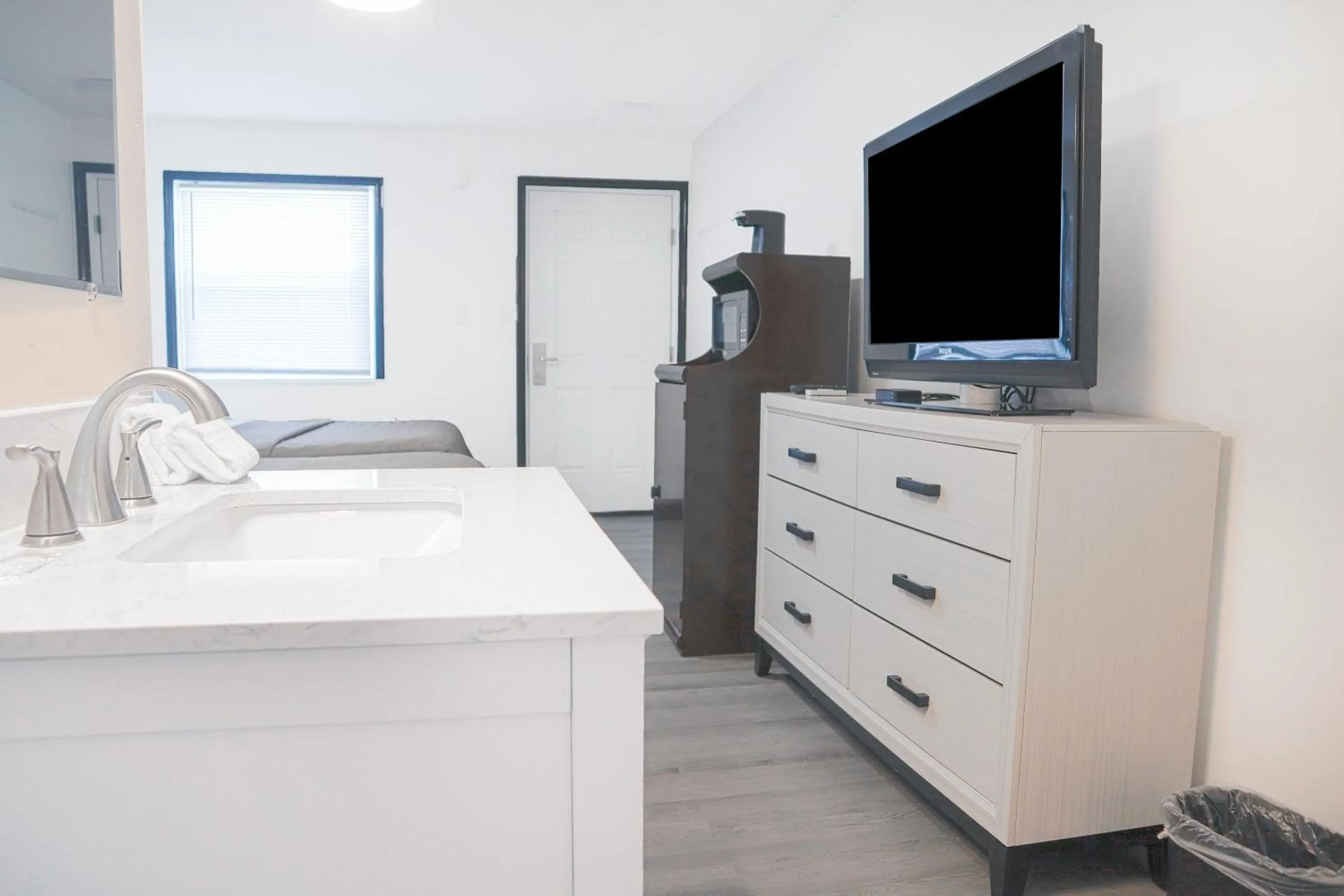 Bathroom, Bed in The Lancaster Motel By OYO Ronks near Paradise