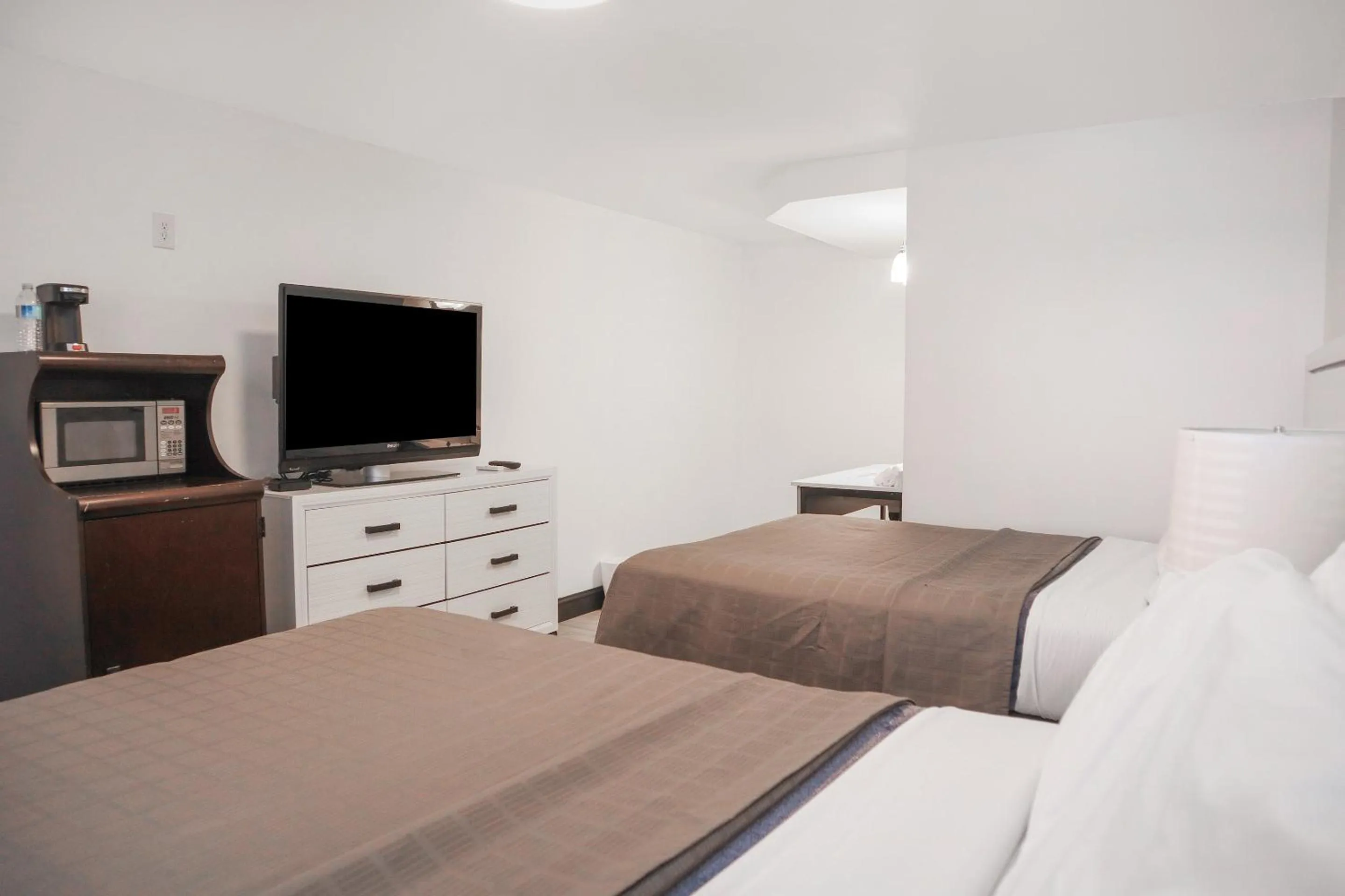 Bedroom, Bed in The Lancaster Motel By OYO Ronks near Paradise