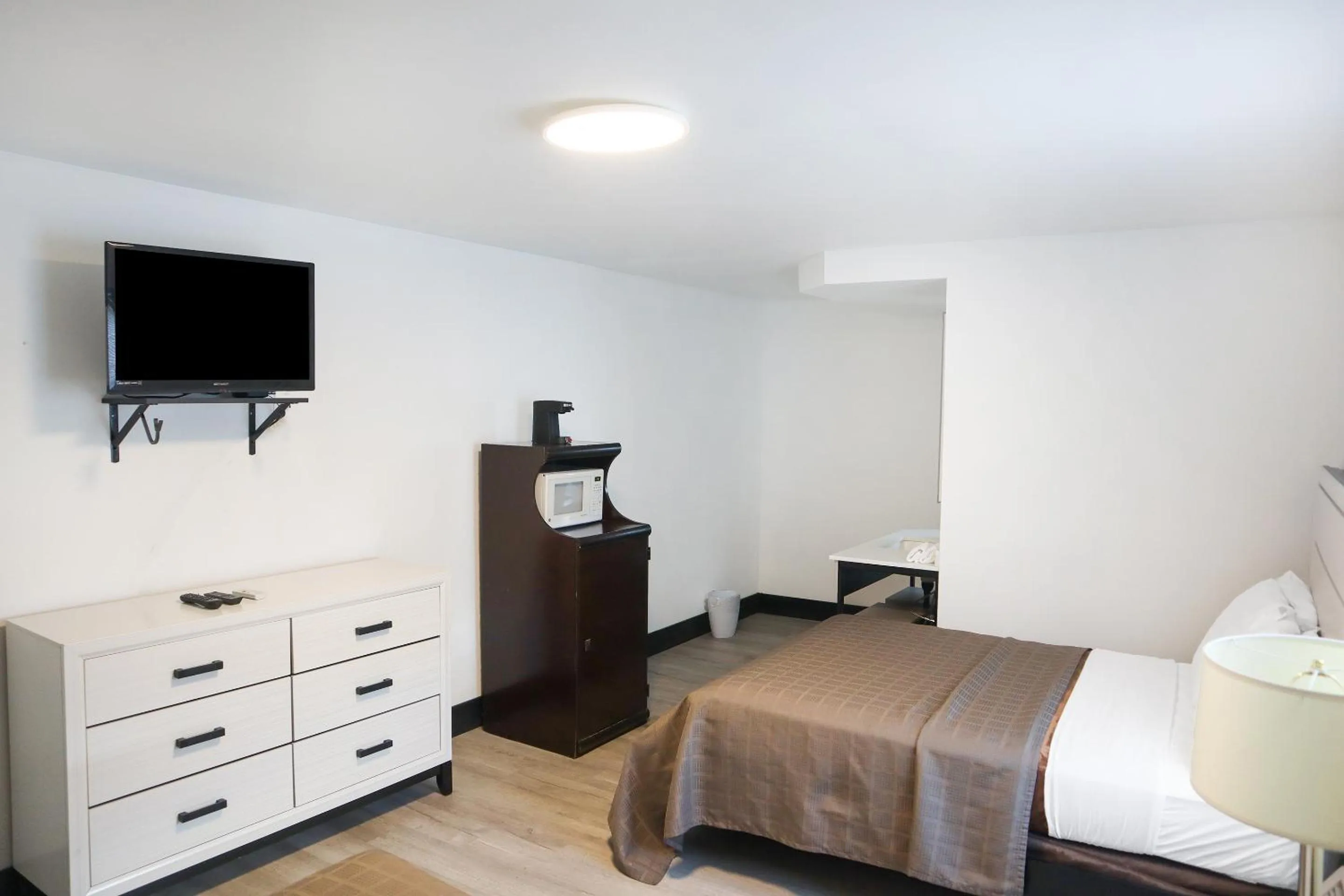 Bedroom, Bed in The Lancaster Motel By OYO Ronks near Paradise