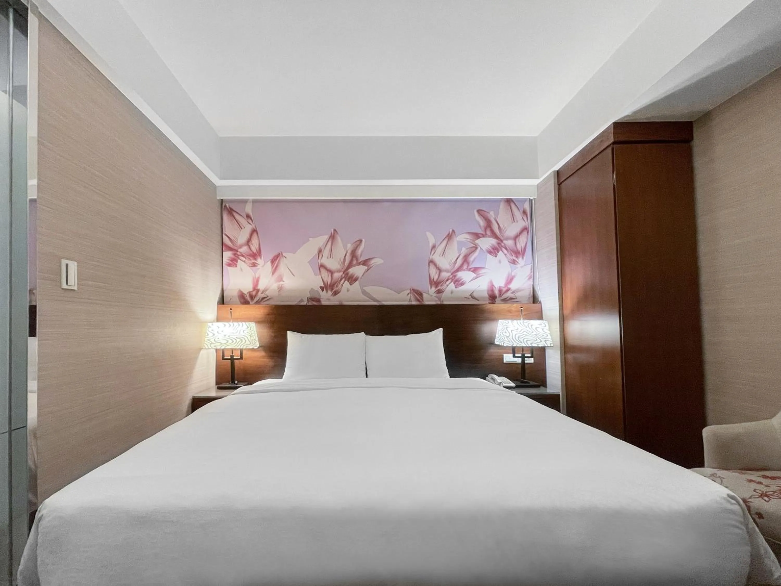 Photo of the whole room, Bed in Guide Hotel Taipei NTU