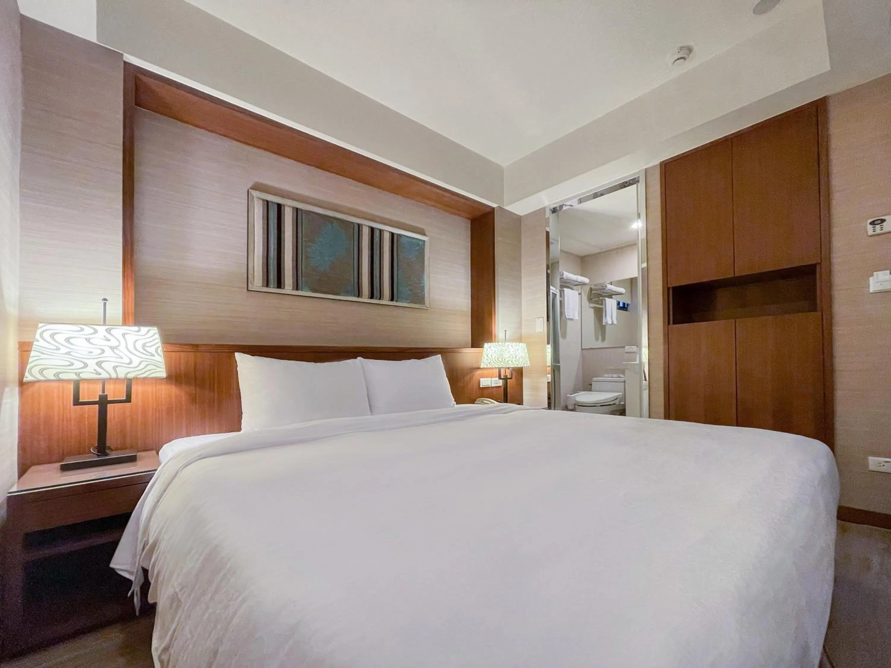 Photo of the whole room, Bed in Guide Hotel Taipei NTU