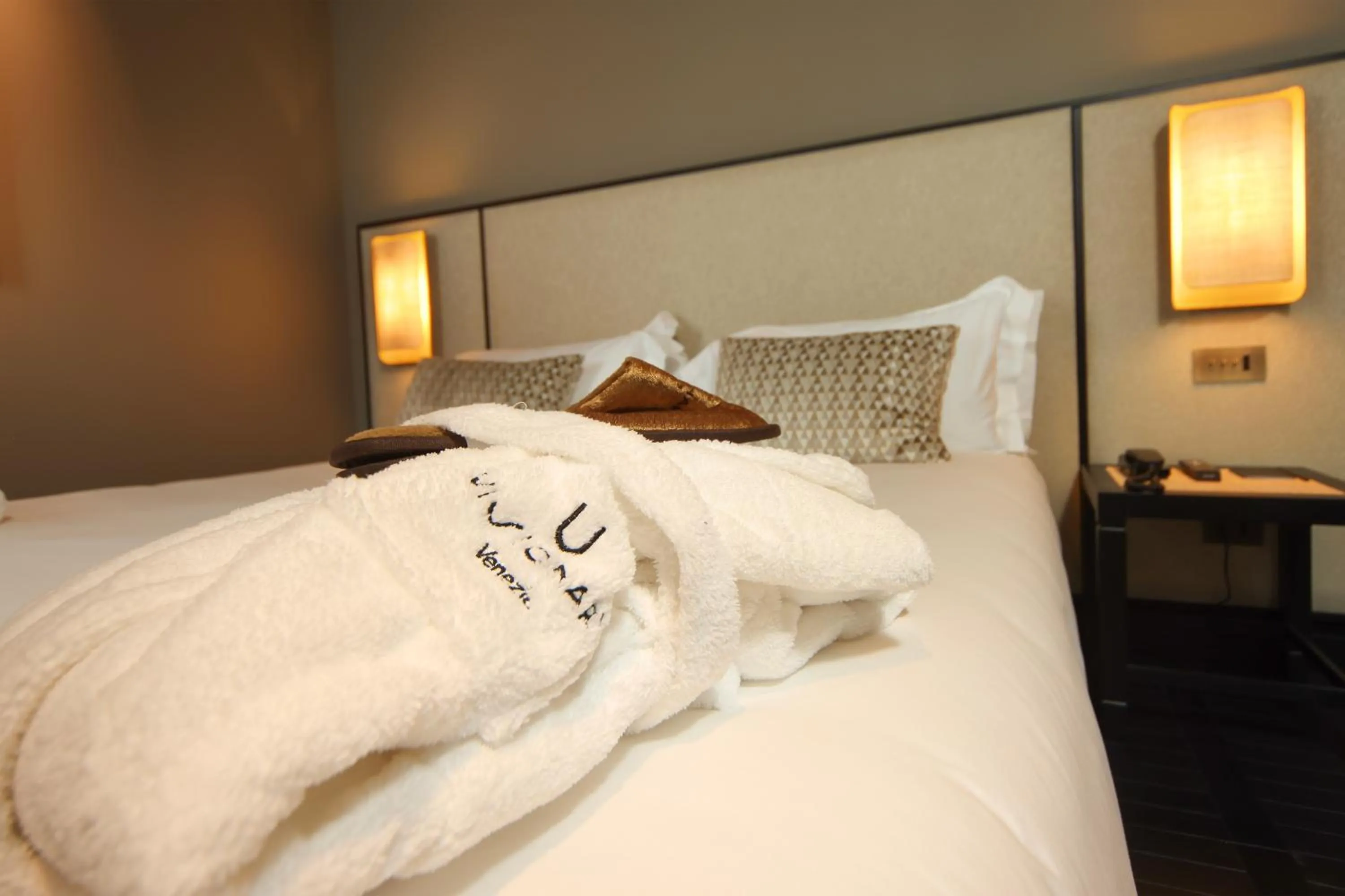 Bed in U-Visionary Venezia Hotel