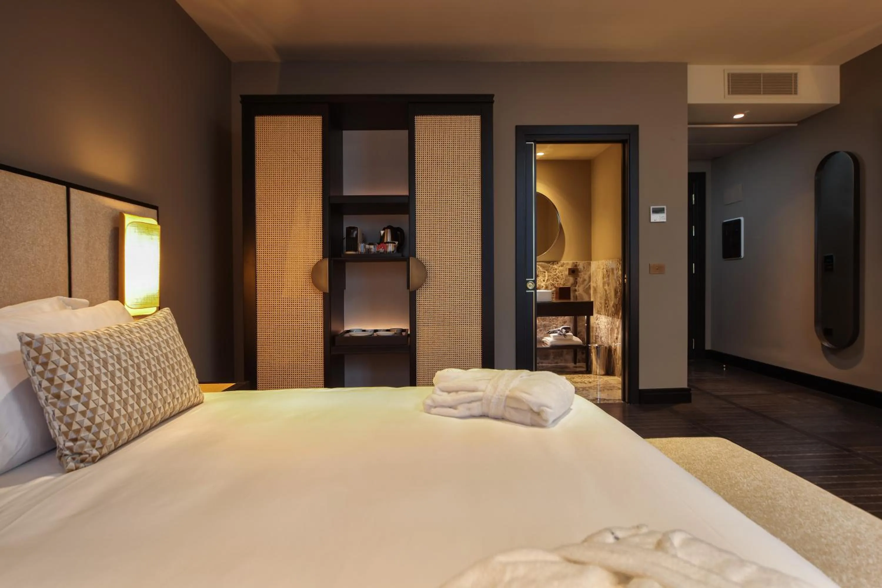 Bed in U-Visionary Venezia Hotel