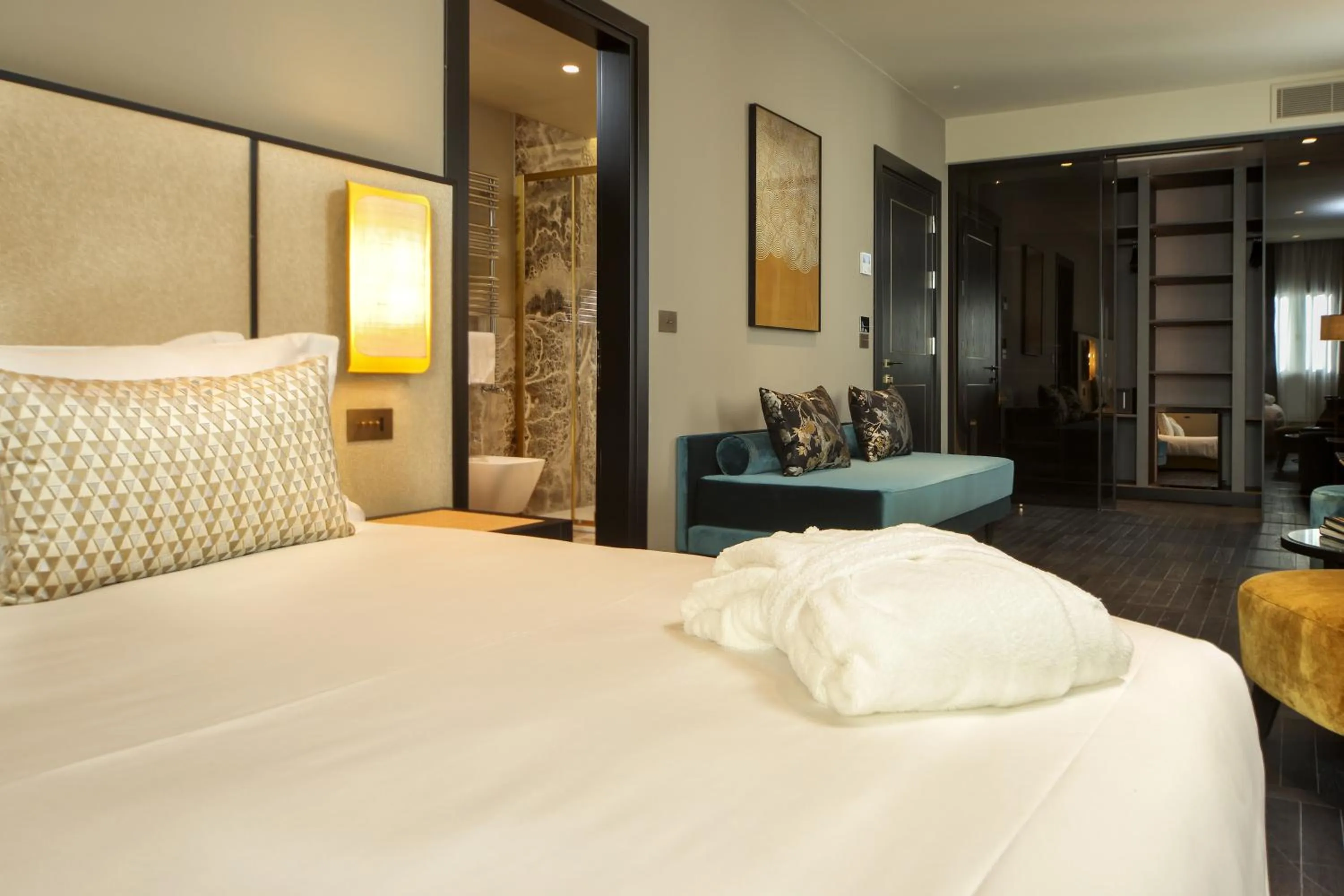 Bed in U-Visionary Venezia Hotel