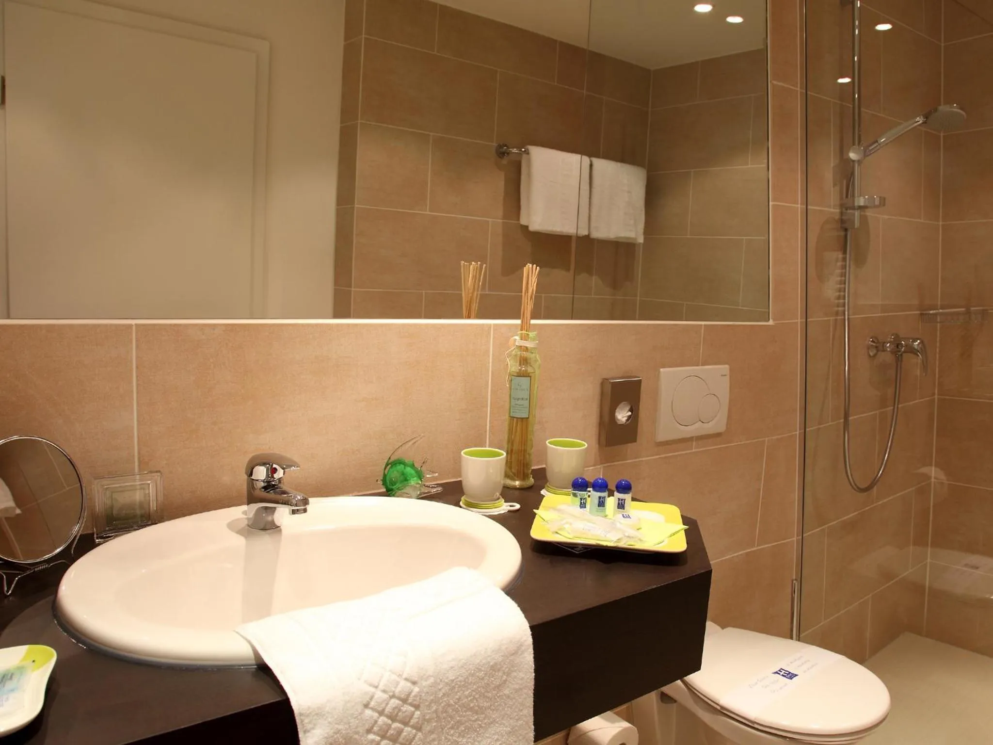 Bathroom in ante porta DAS STADTHOTEL