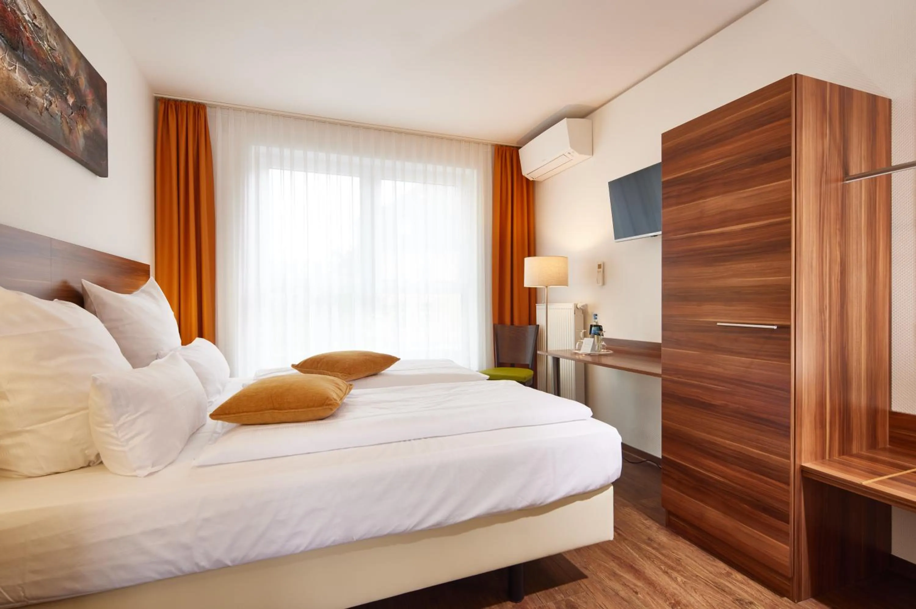 Photo of the whole room, Bed in ante porta DAS STADTHOTEL