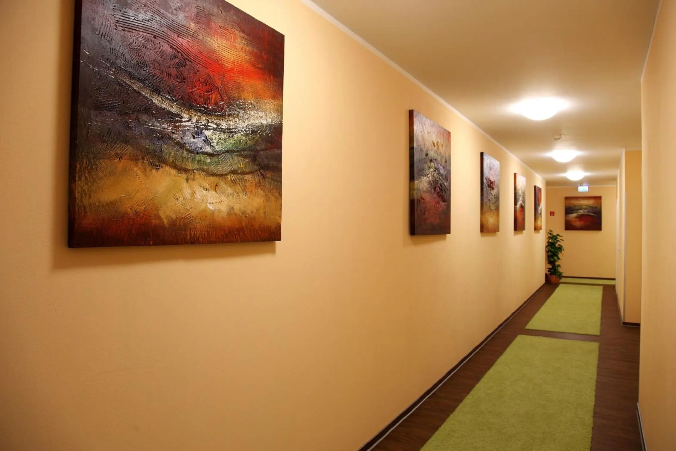 Decorative detail in ante porta DAS STADTHOTEL